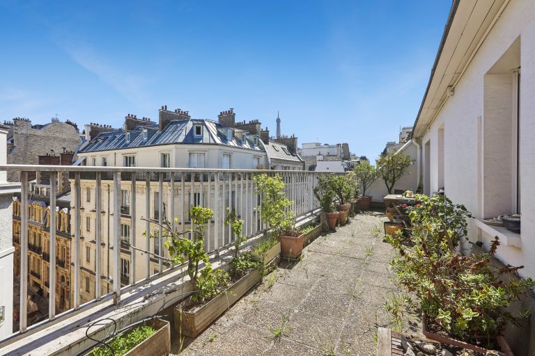 luxury apartment 5 Rooms for sale on PARIS (75116)