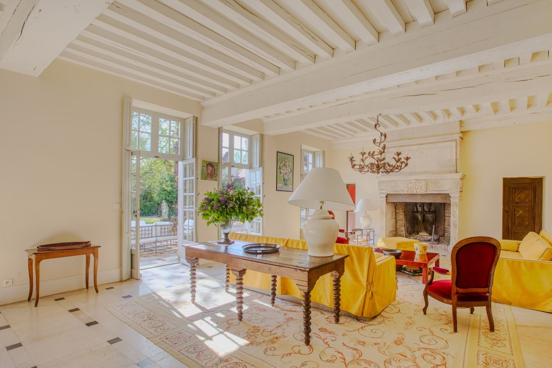 manoir 17 Pièces en vente sur VEZELAY (89450)