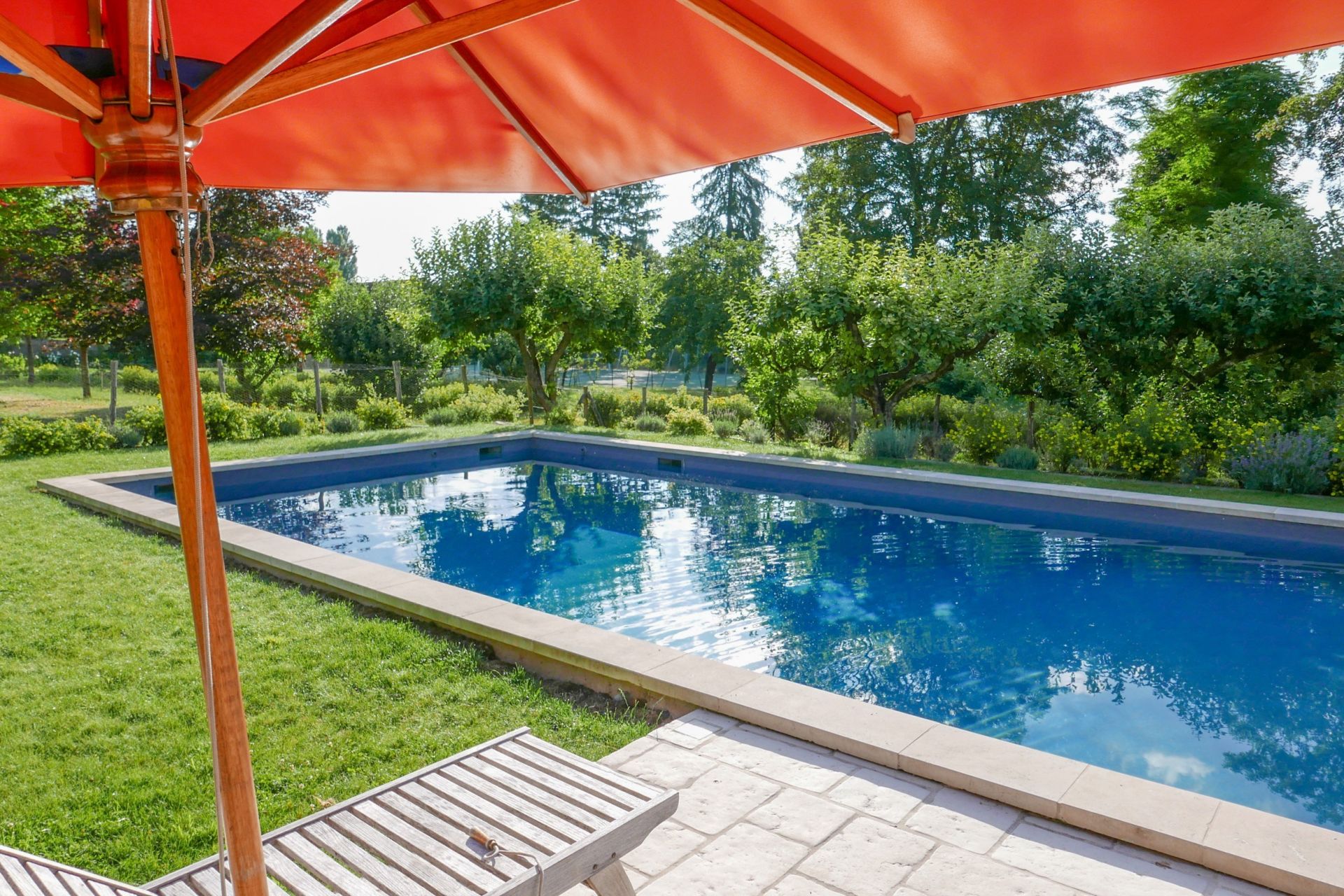 manoir 17 Pièces en vente sur VEZELAY (89450)
