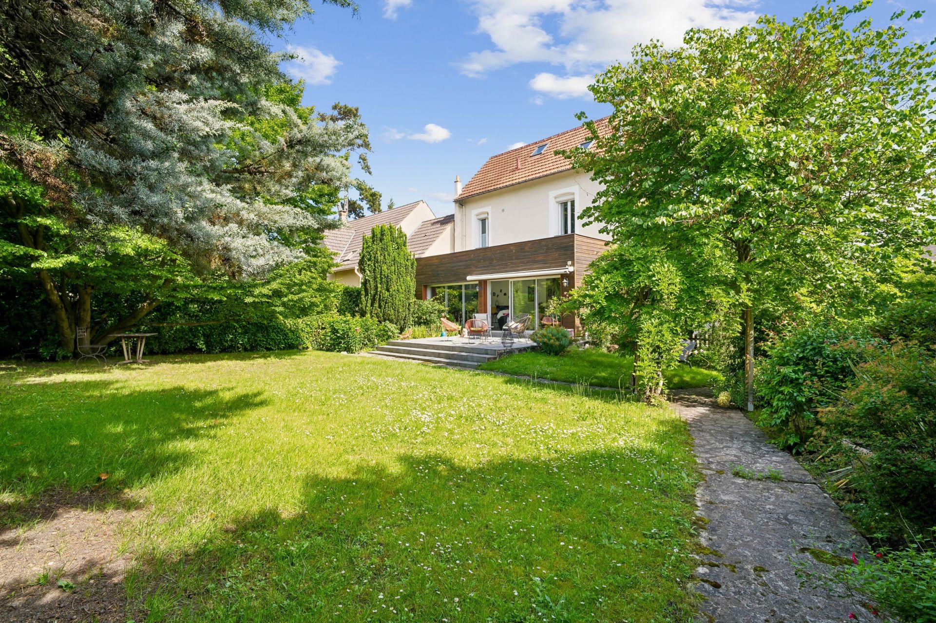 maison bourgeoise 7 Pièces en vente sur NEUILLY PLAISANCE (93360)
