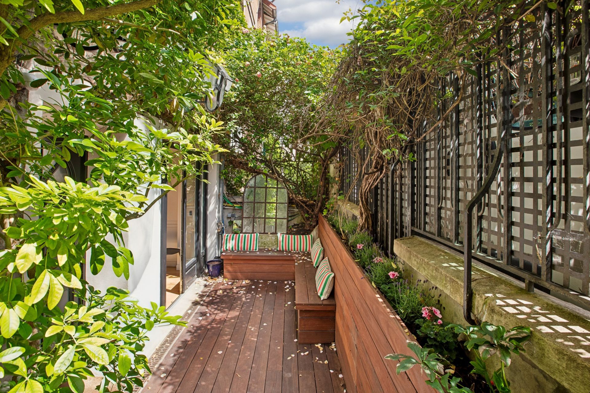 luxury house 5 Rooms for sale on PARIS (75014)