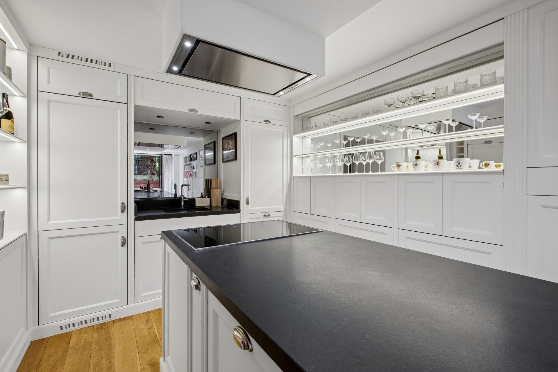 luxury house 5 Rooms for sale on PARIS (75014)