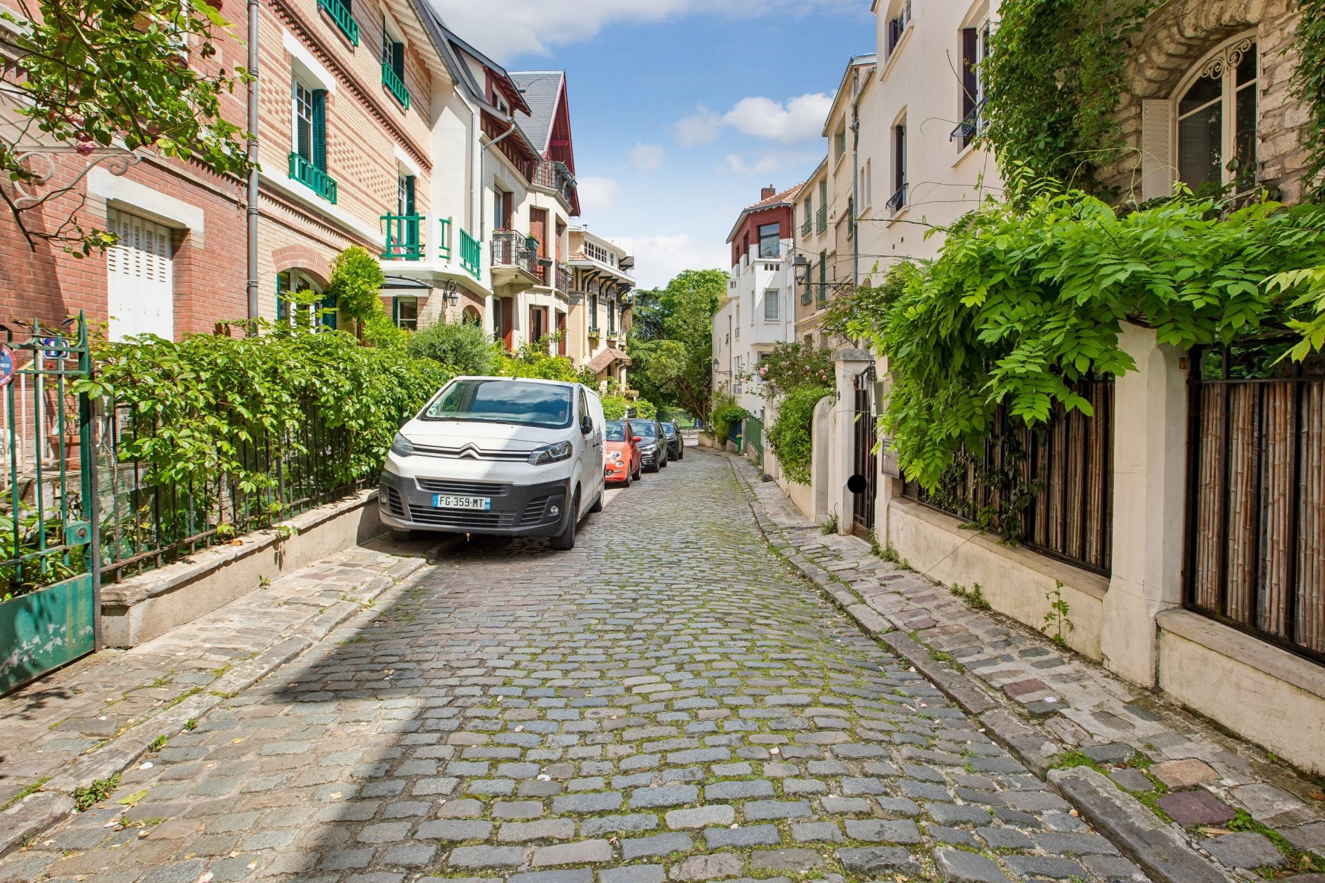 luxury house 5 Rooms for sale on PARIS (75014)