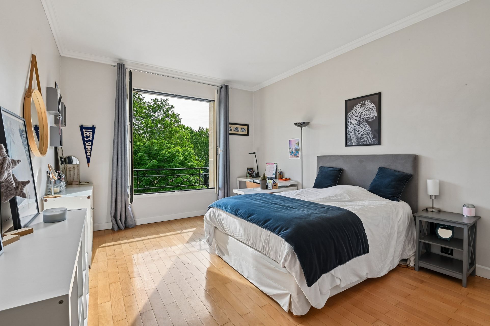 luxury apartment 5 Rooms for sale on NEUILLY SUR SEINE (92200)