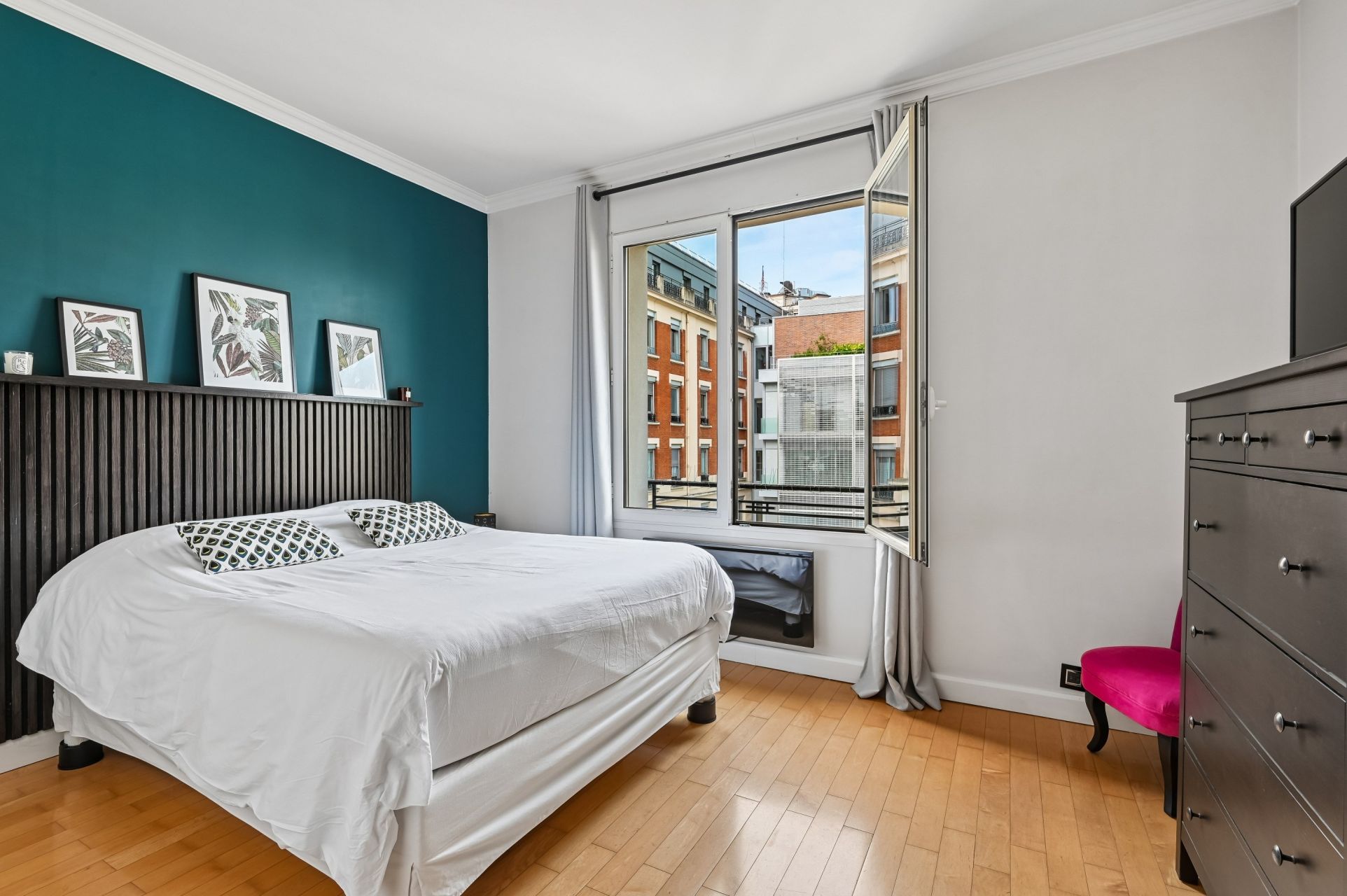 luxury apartment 5 Rooms for sale on NEUILLY SUR SEINE (92200)