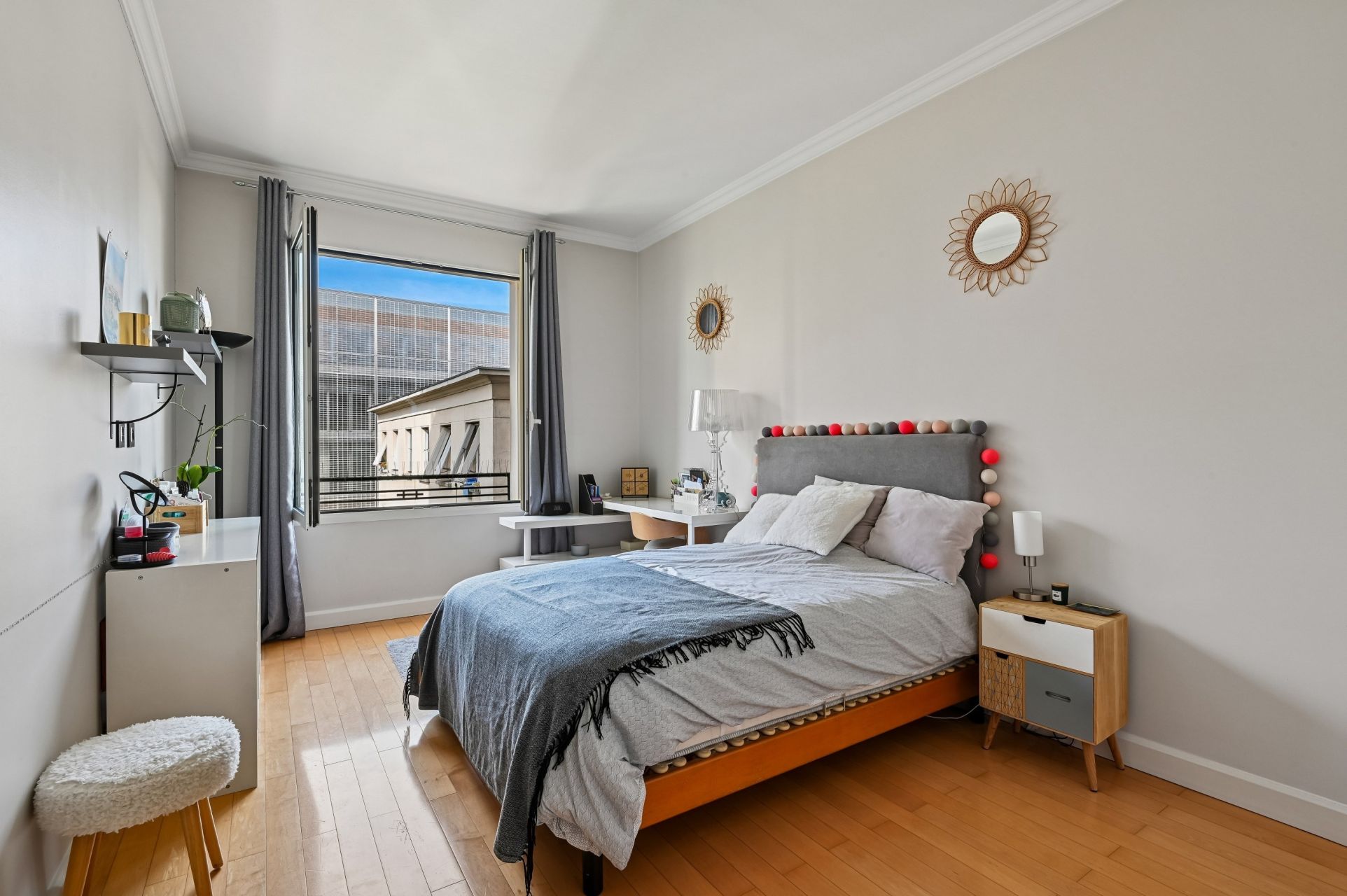 luxury apartment 5 Rooms for sale on NEUILLY SUR SEINE (92200)