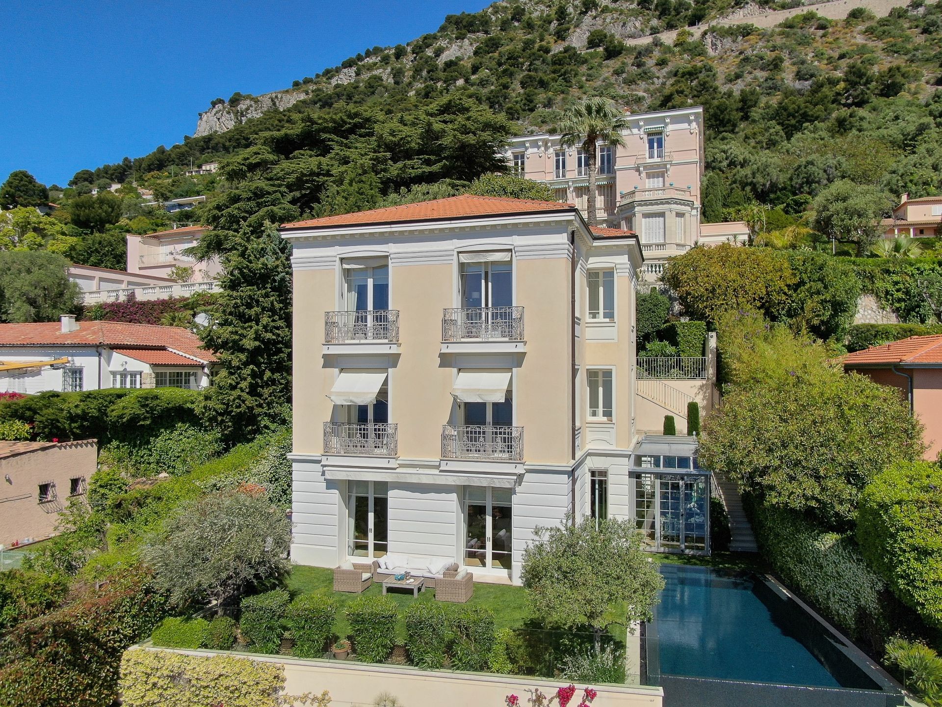 mansion (hôtel particulier) 8 Rooms for sale on BEAULIEU SUR MER (06310)