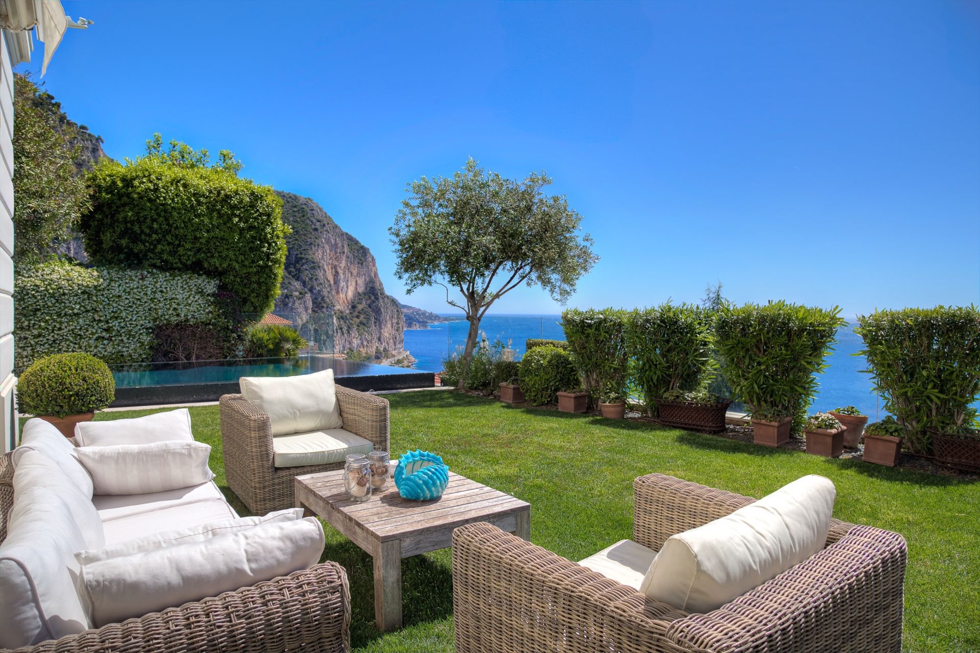 mansion (hôtel particulier) 8 Rooms for sale on BEAULIEU SUR MER (06310)