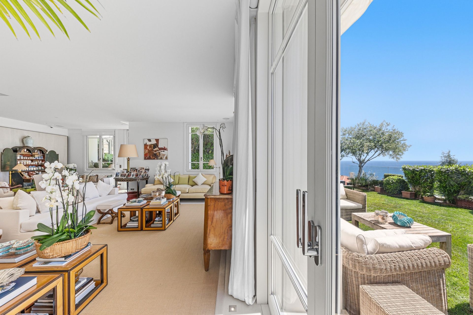 mansion (hôtel particulier) 8 Rooms for sale on BEAULIEU SUR MER (06310)