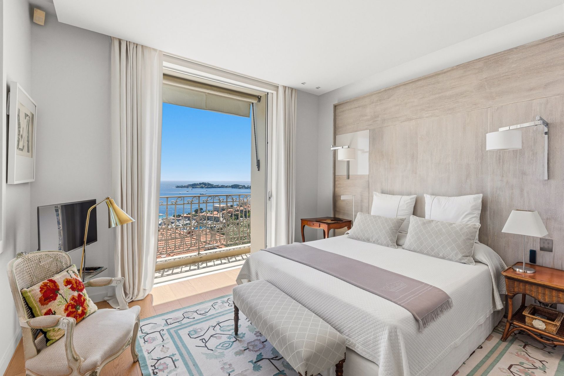 mansion (hôtel particulier) 8 Rooms for sale on BEAULIEU SUR MER (06310)