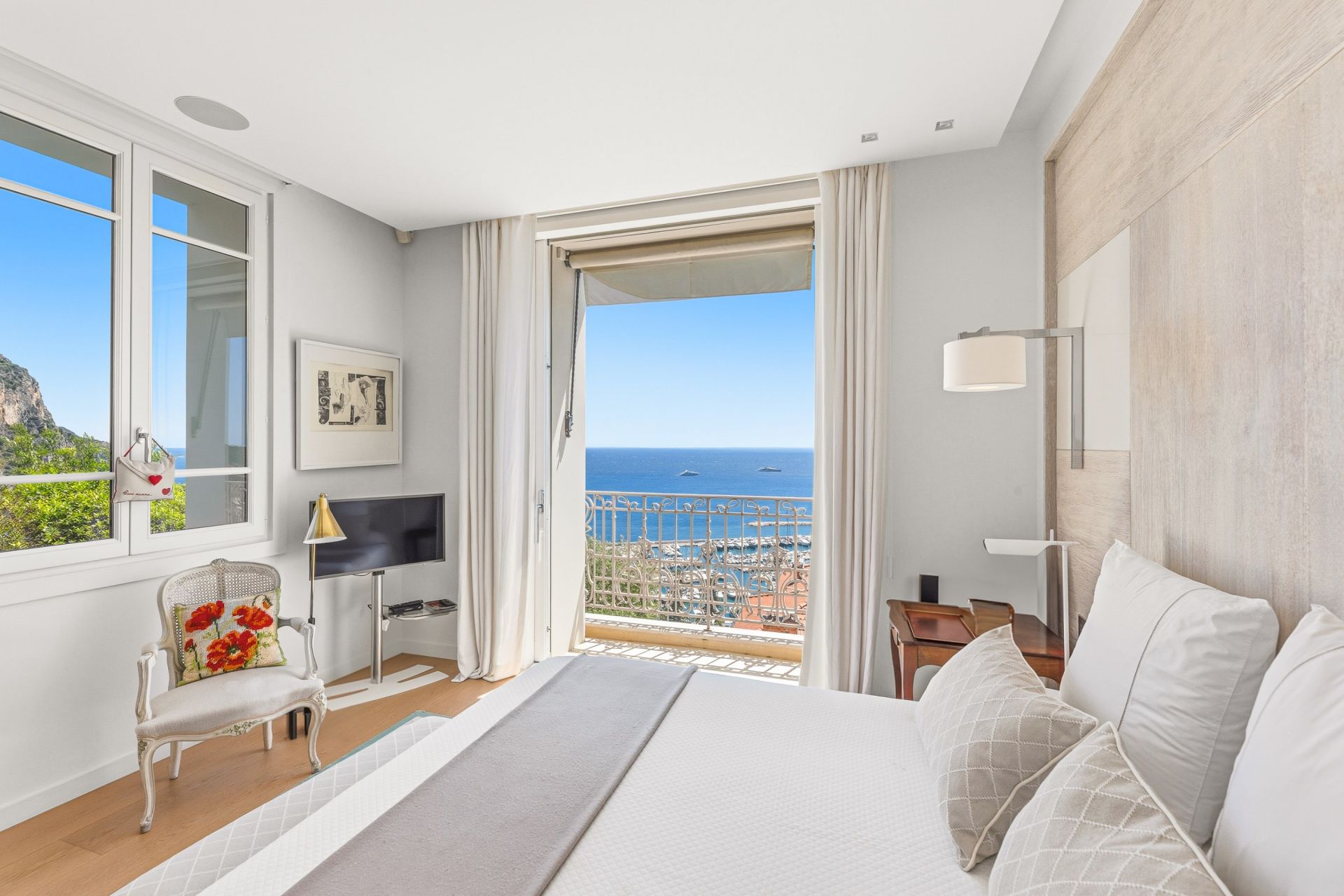 mansion (hôtel particulier) 8 Rooms for sale on BEAULIEU SUR MER (06310)