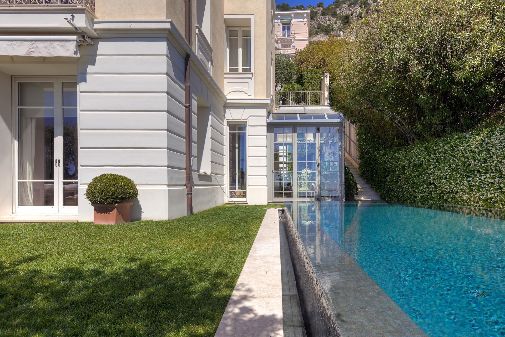 mansion (hôtel particulier) 8 Rooms for sale on BEAULIEU SUR MER (06310)