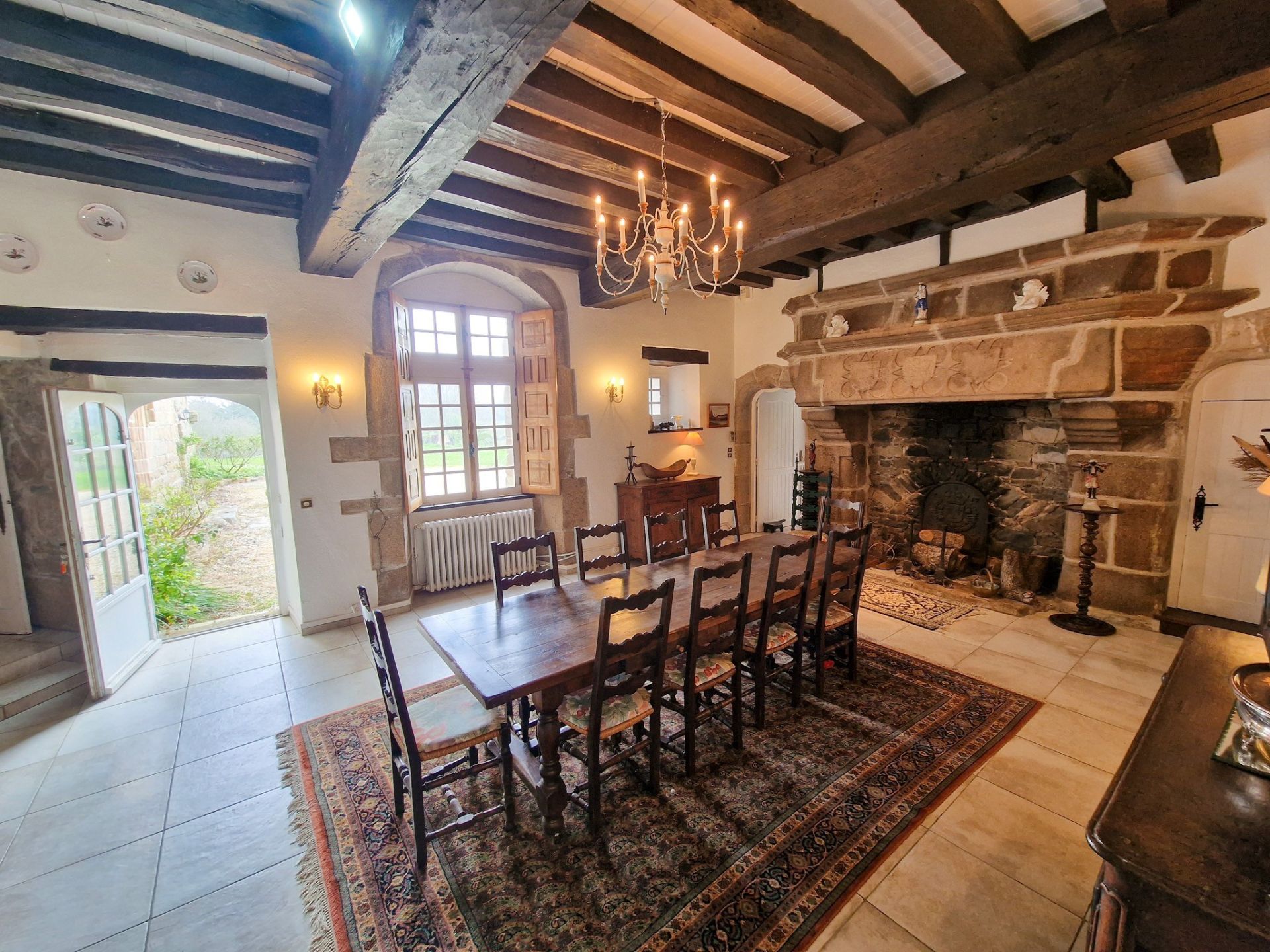 manoir 12 Pièces en vente sur PLOUGRESCANT (22820)