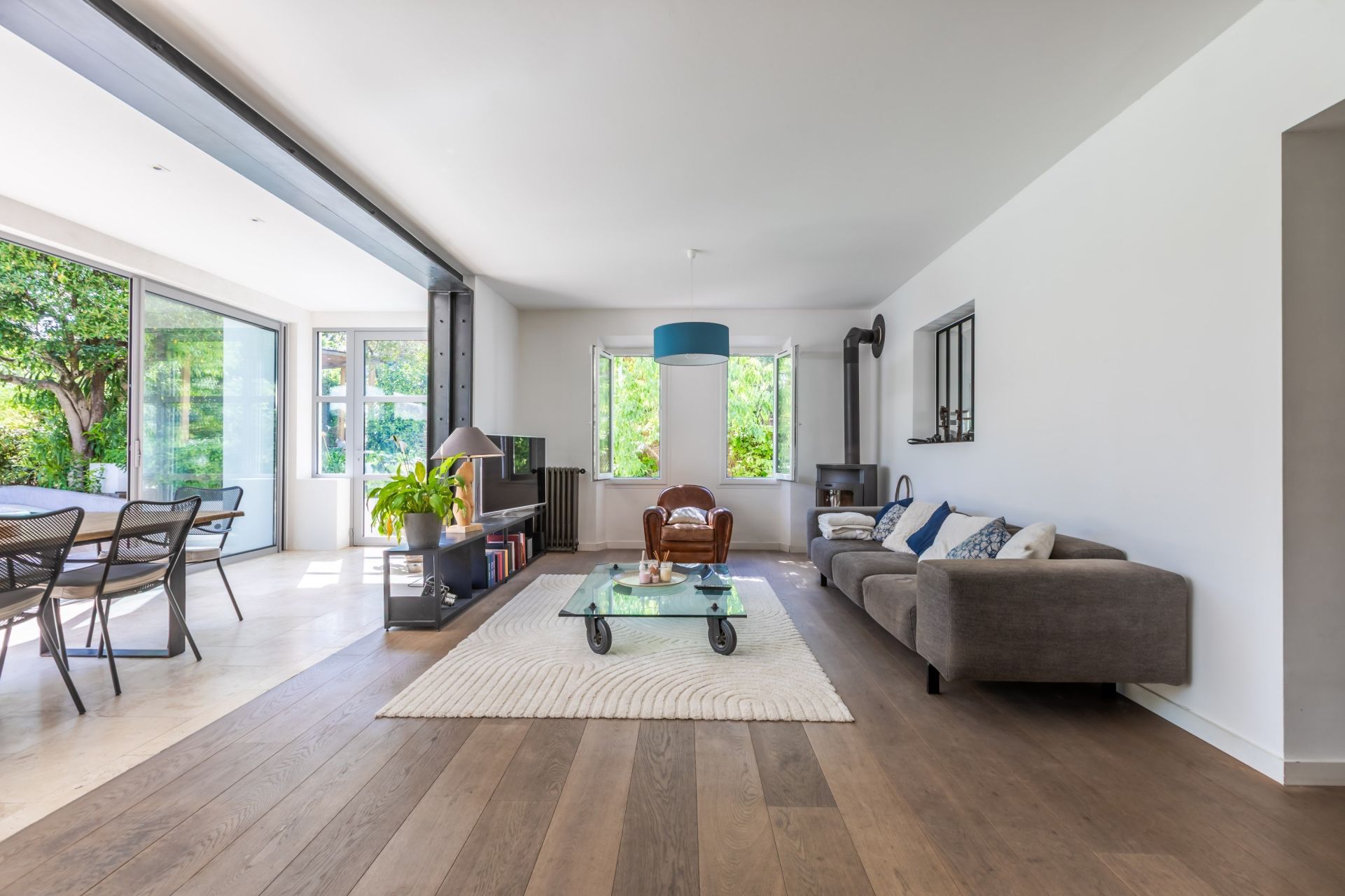 luxury villa 5 Rooms for sale on CANNES (06400)