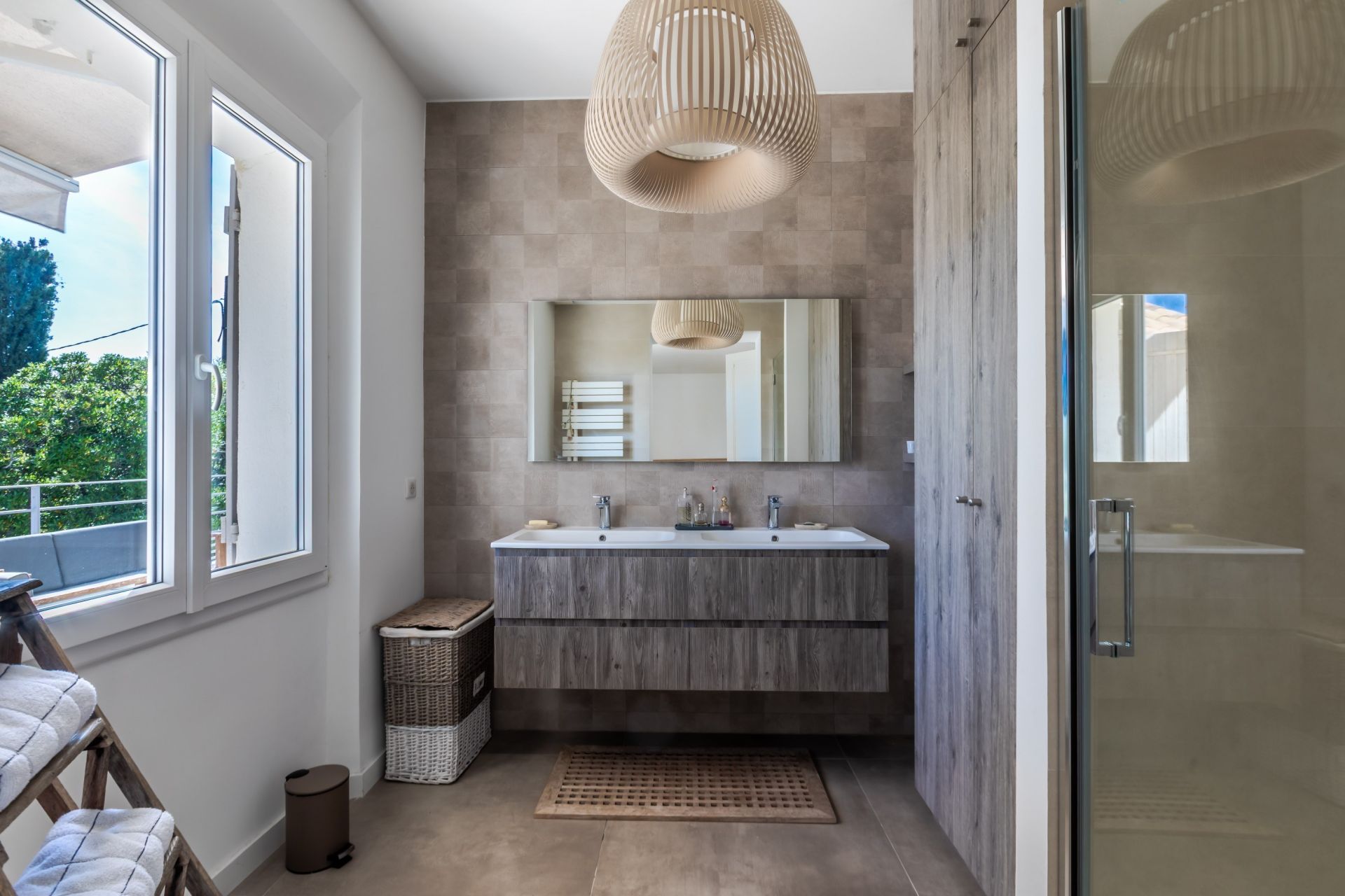 luxury villa 5 Rooms for sale on CANNES (06400)