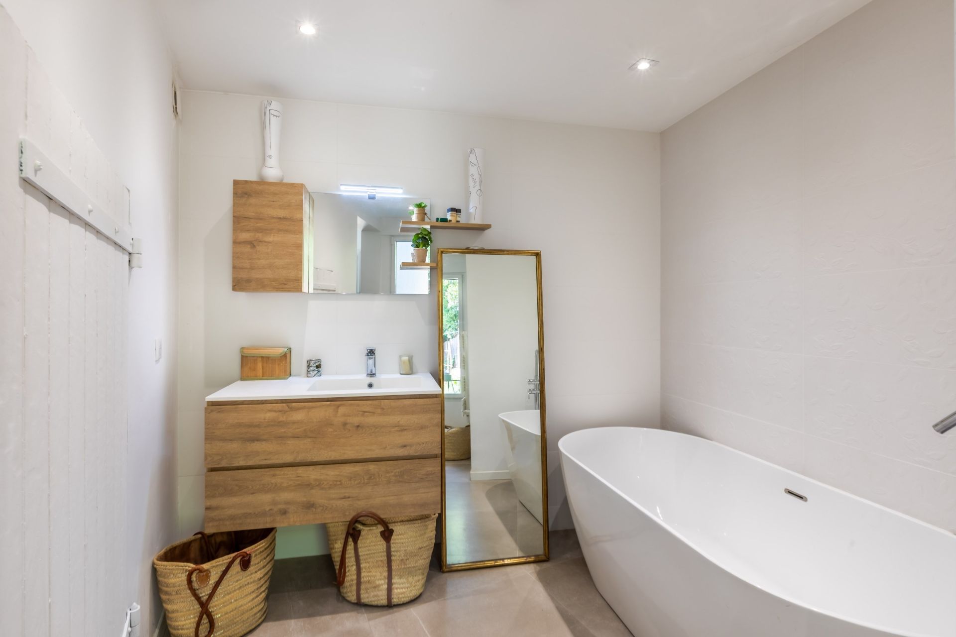 luxury villa 5 Rooms for sale on CANNES (06400)