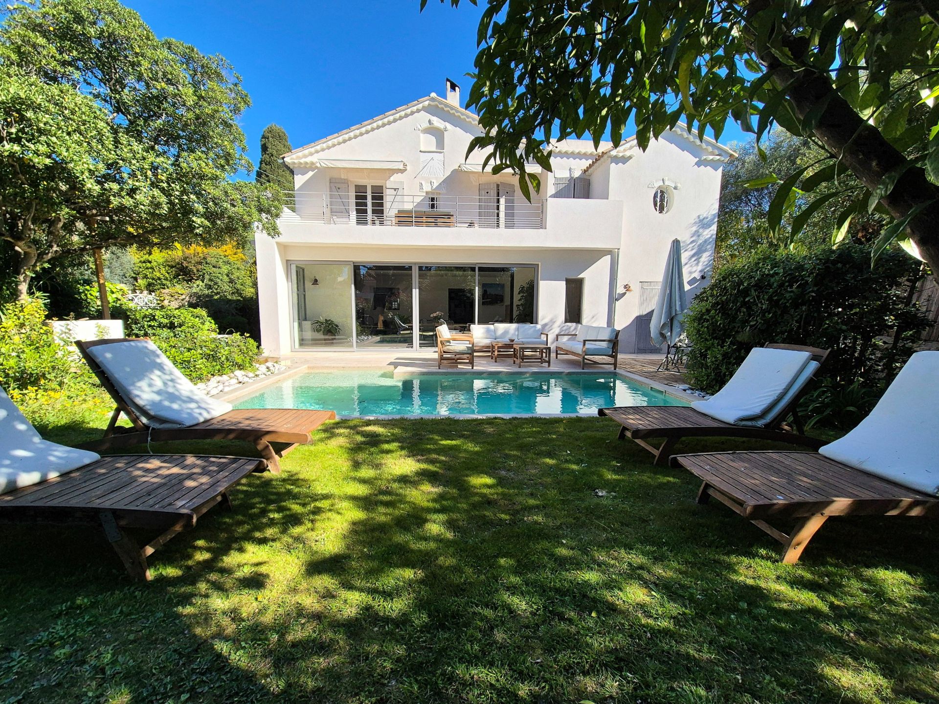 luxury villa 5 Rooms for sale on CANNES (06400)