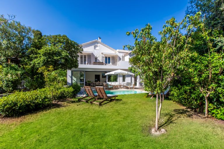 luxury villa 5 Rooms for sale on CANNES (06400)