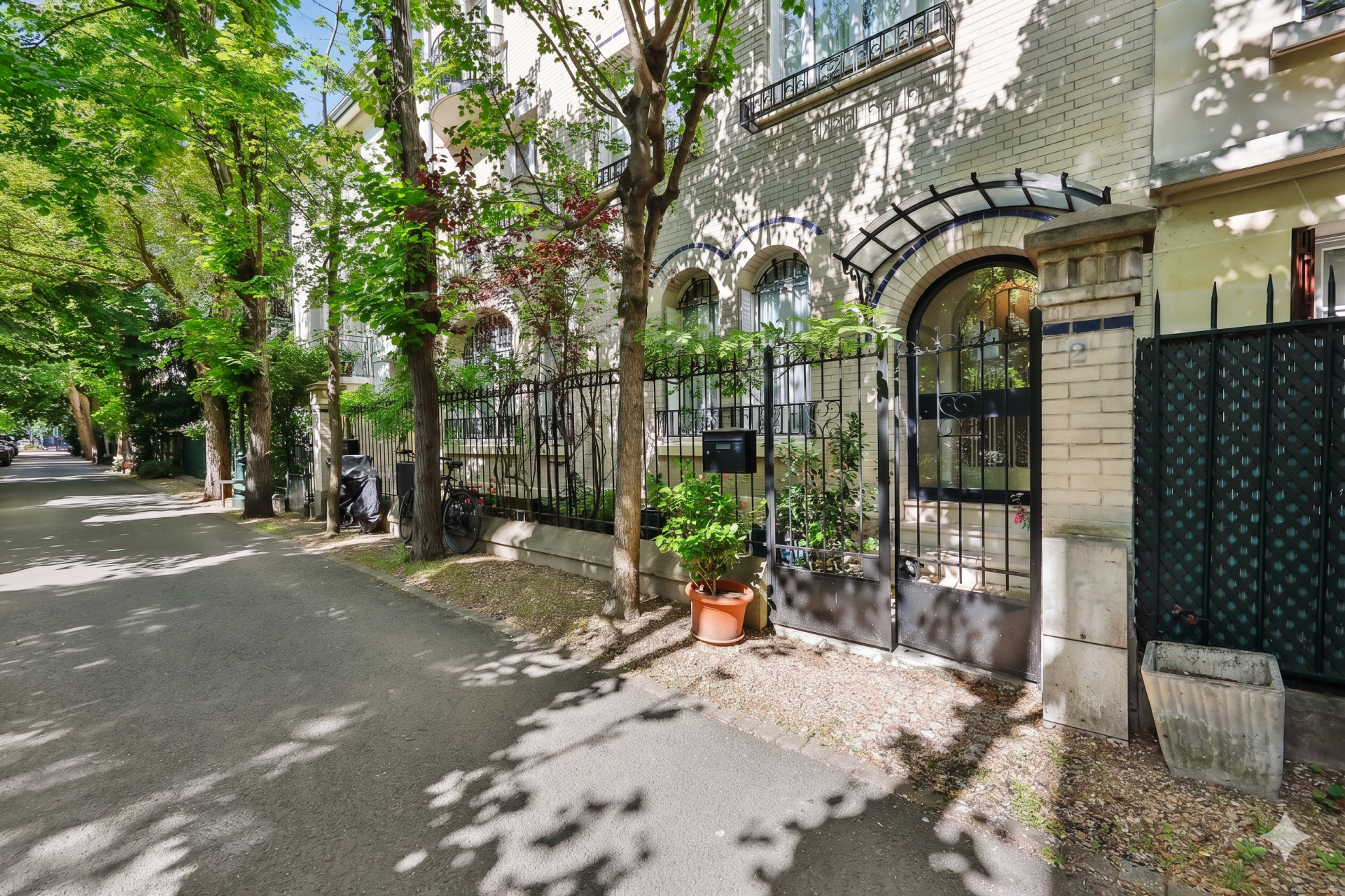 luxury apartment 6 Rooms for sale on PARIS (75016)