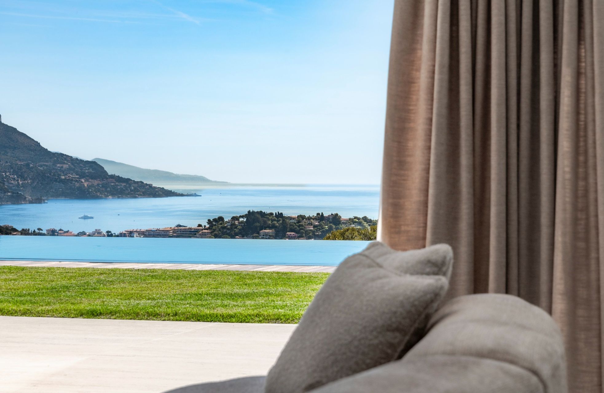 luxury villa 6 Rooms for sale on VILLEFRANCHE SUR MER (06230)