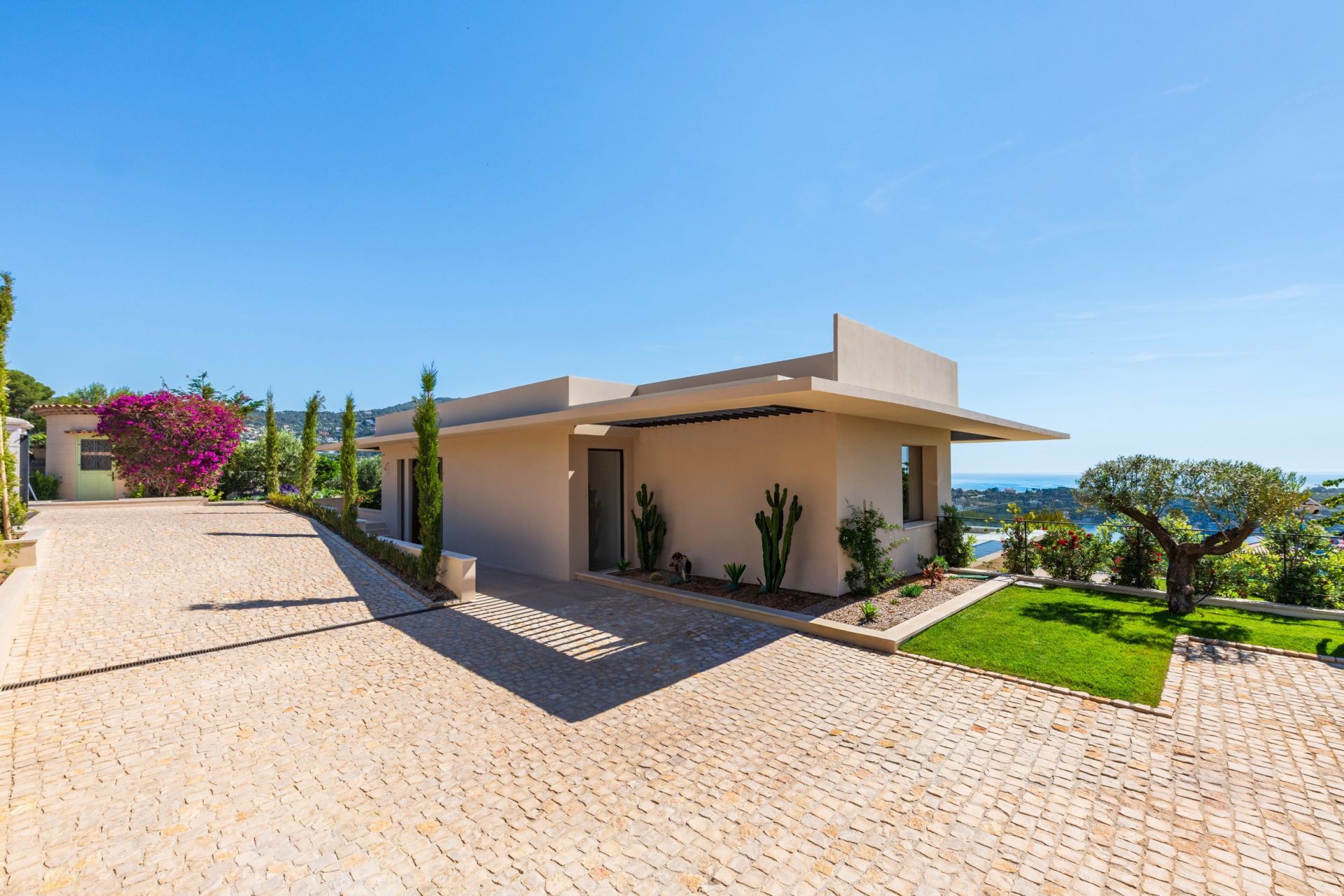 luxury villa 6 Rooms for sale on VILLEFRANCHE SUR MER (06230)