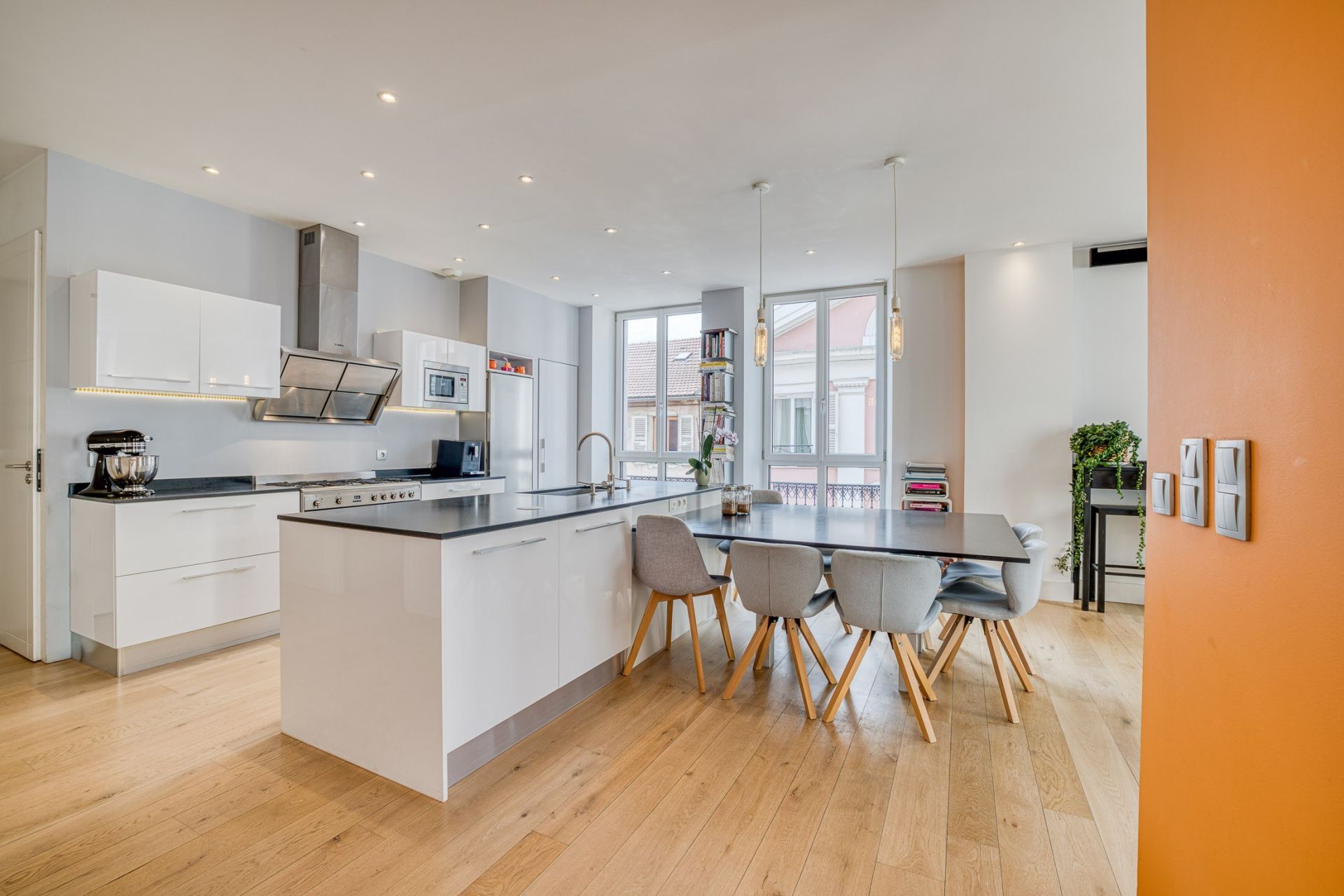 luxury apartment 4 Rooms for sale on ANNECY (74000)
