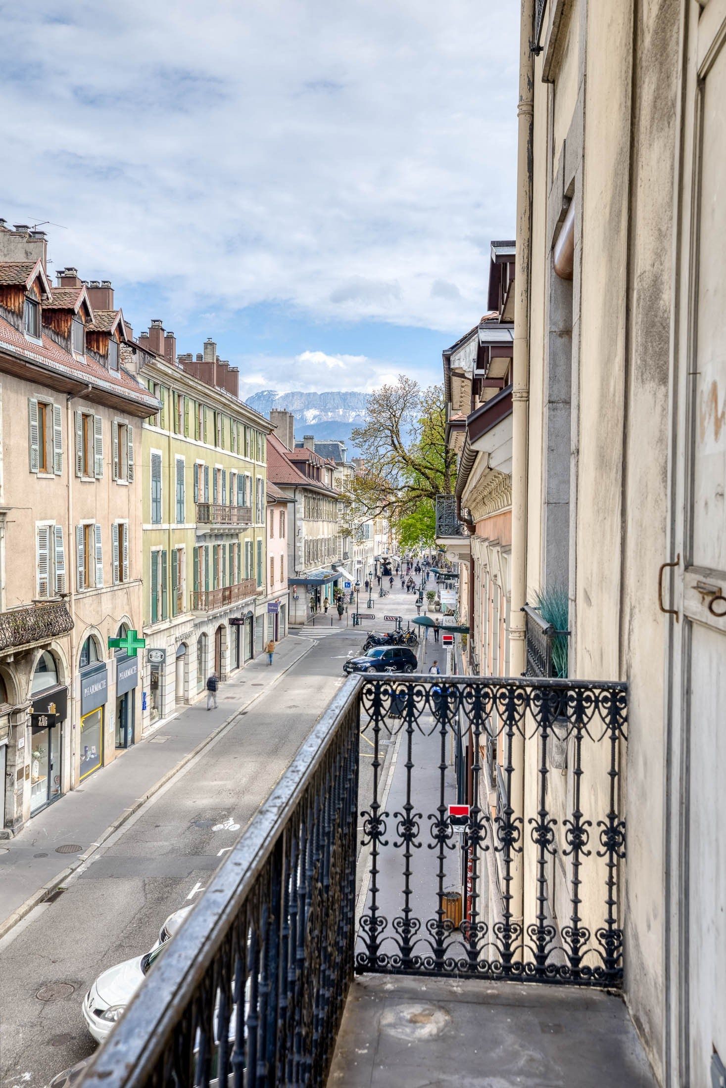 luxury apartment 4 Rooms for sale on ANNECY (74000)