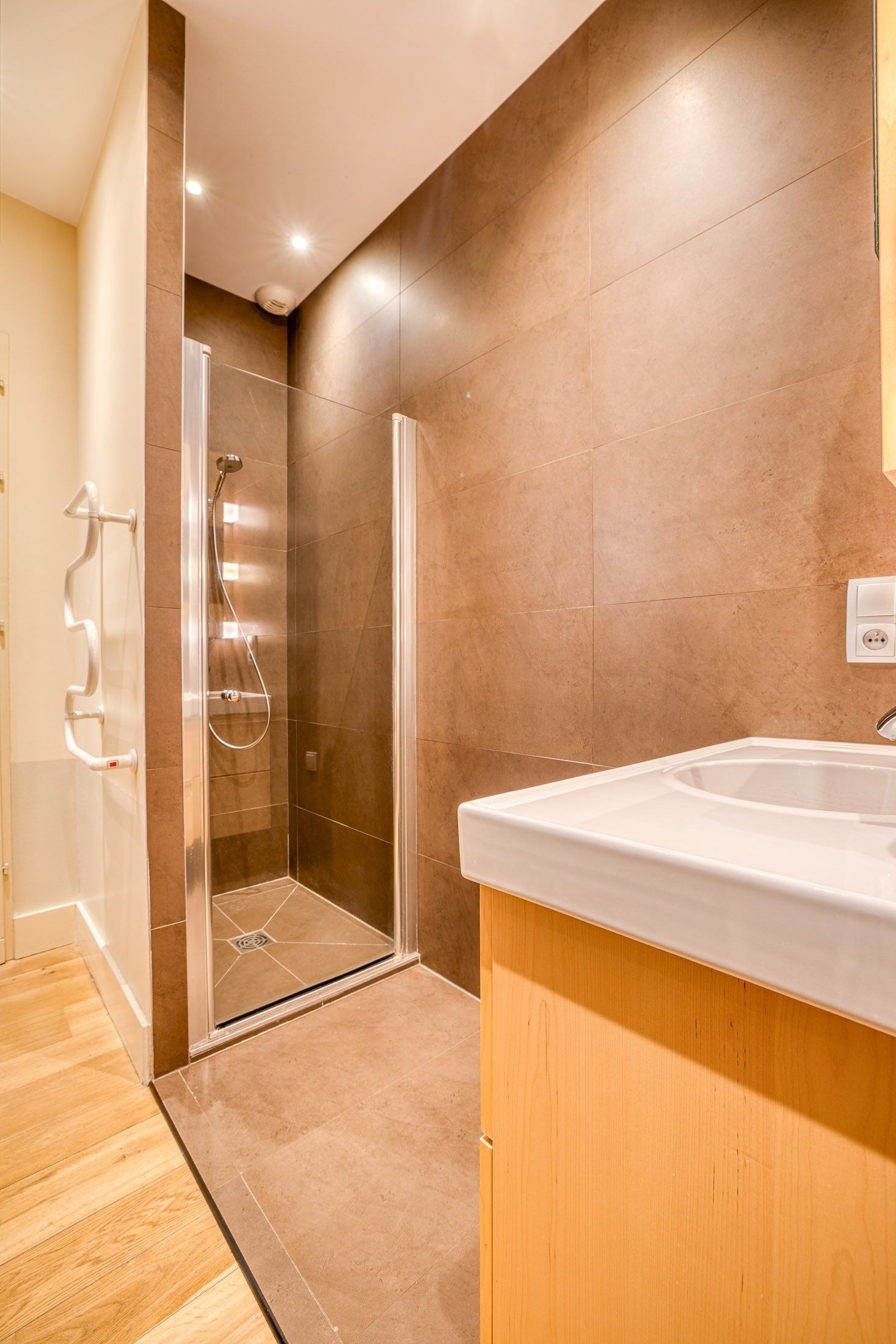 luxury apartment 4 Rooms for sale on ANNECY (74000)