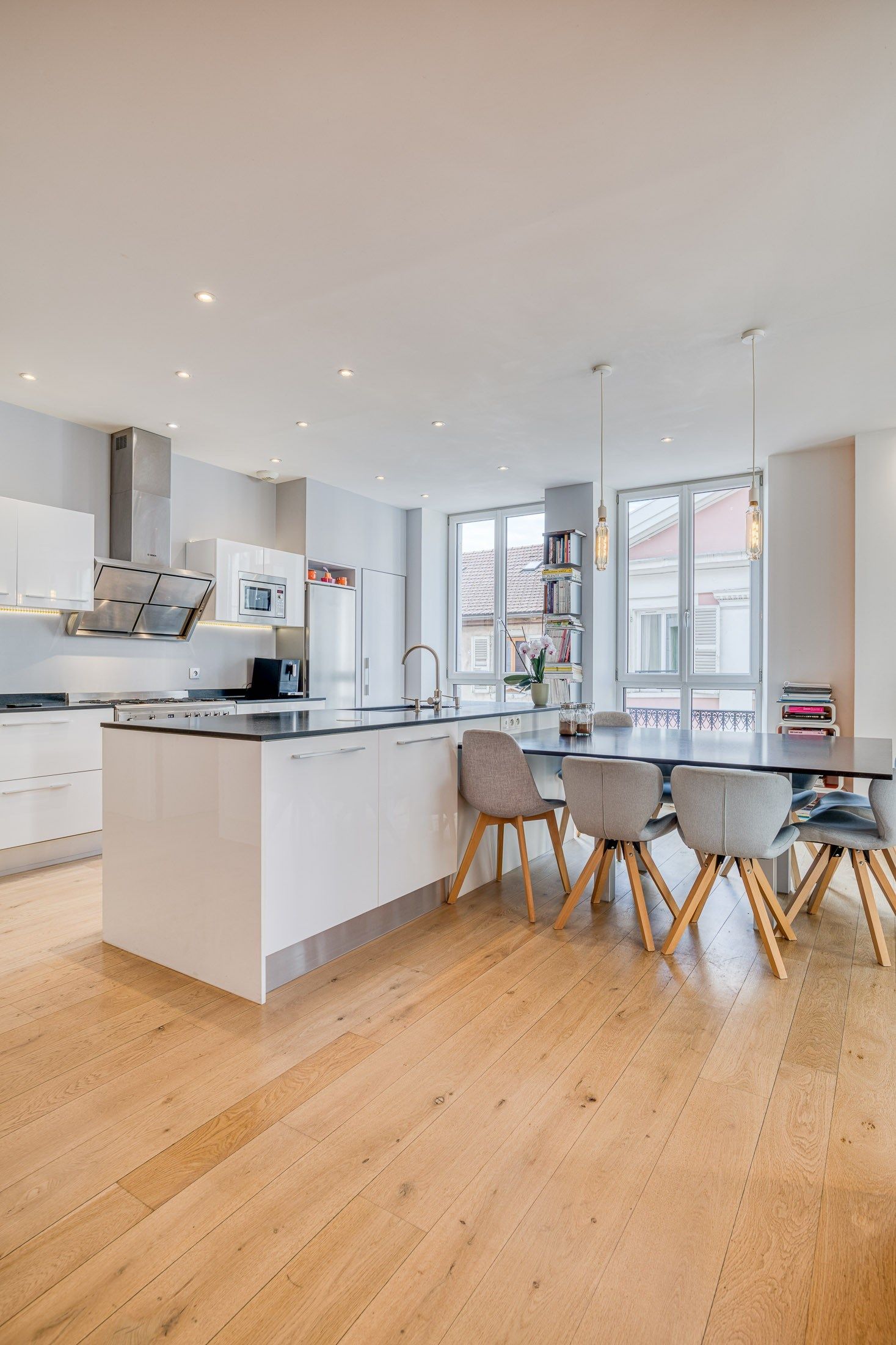 luxury apartment 4 Rooms for sale on ANNECY (74000)