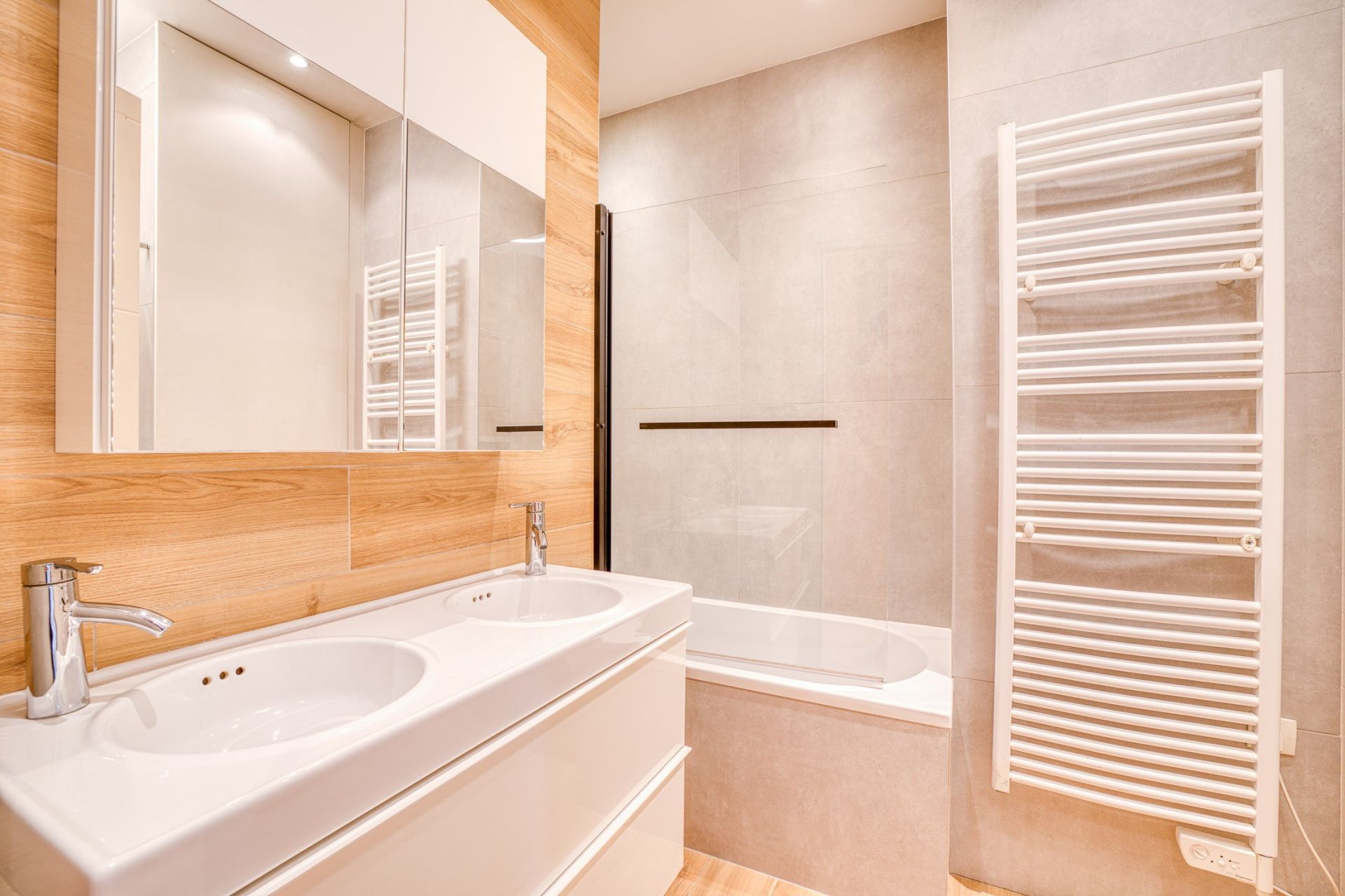 luxury apartment 4 Rooms for sale on ANNECY (74000)