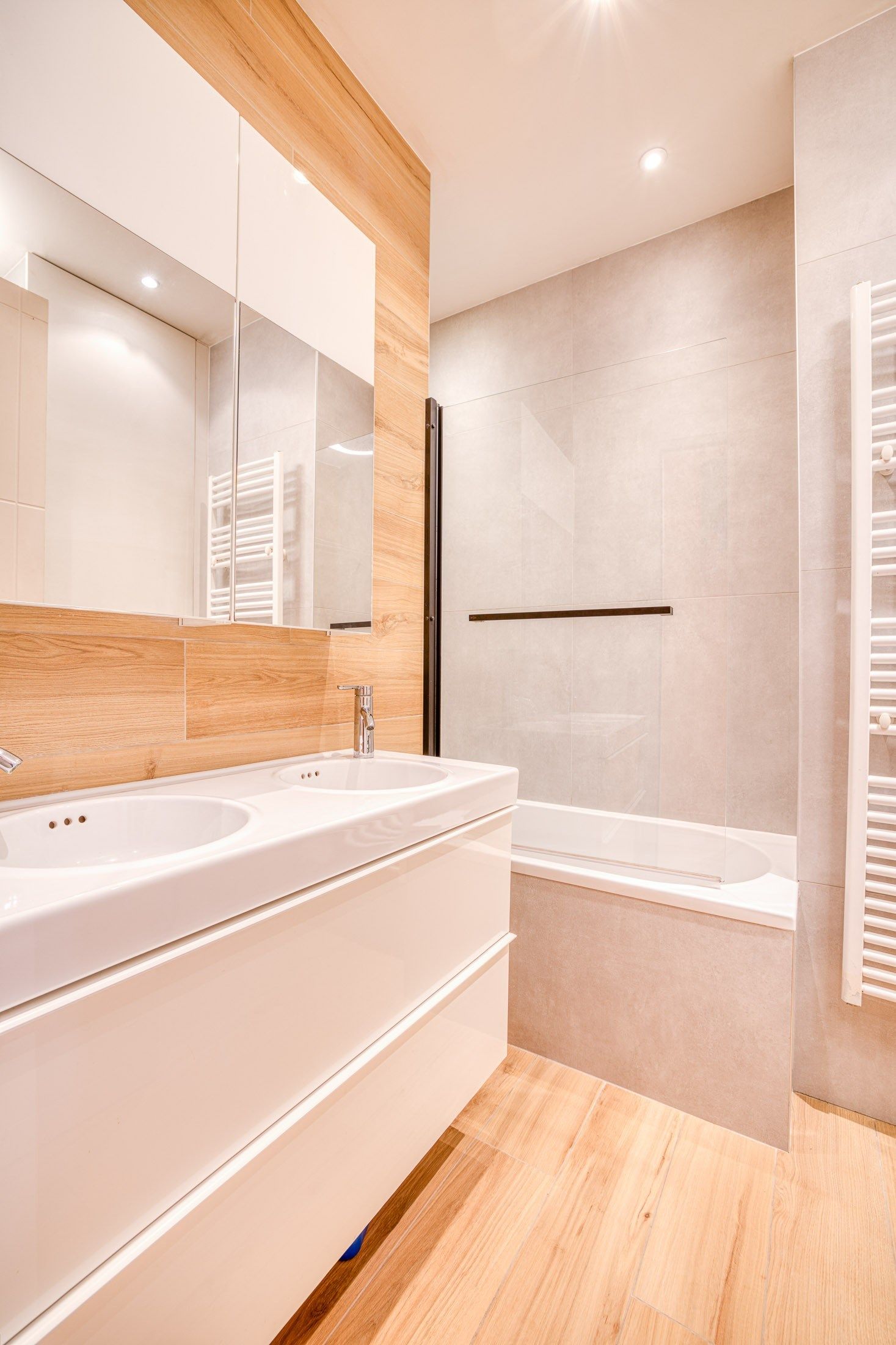 luxury apartment 4 Rooms for sale on ANNECY (74000)
