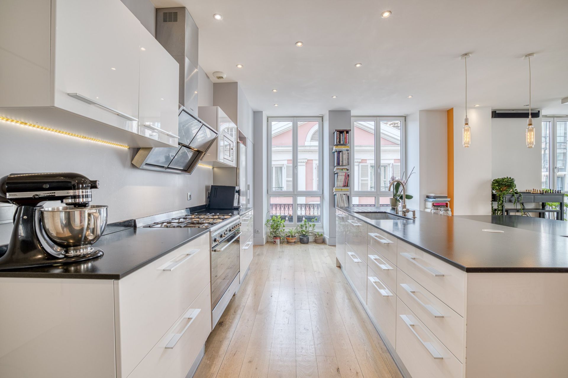 luxury apartment 4 Rooms for sale on ANNECY (74000)