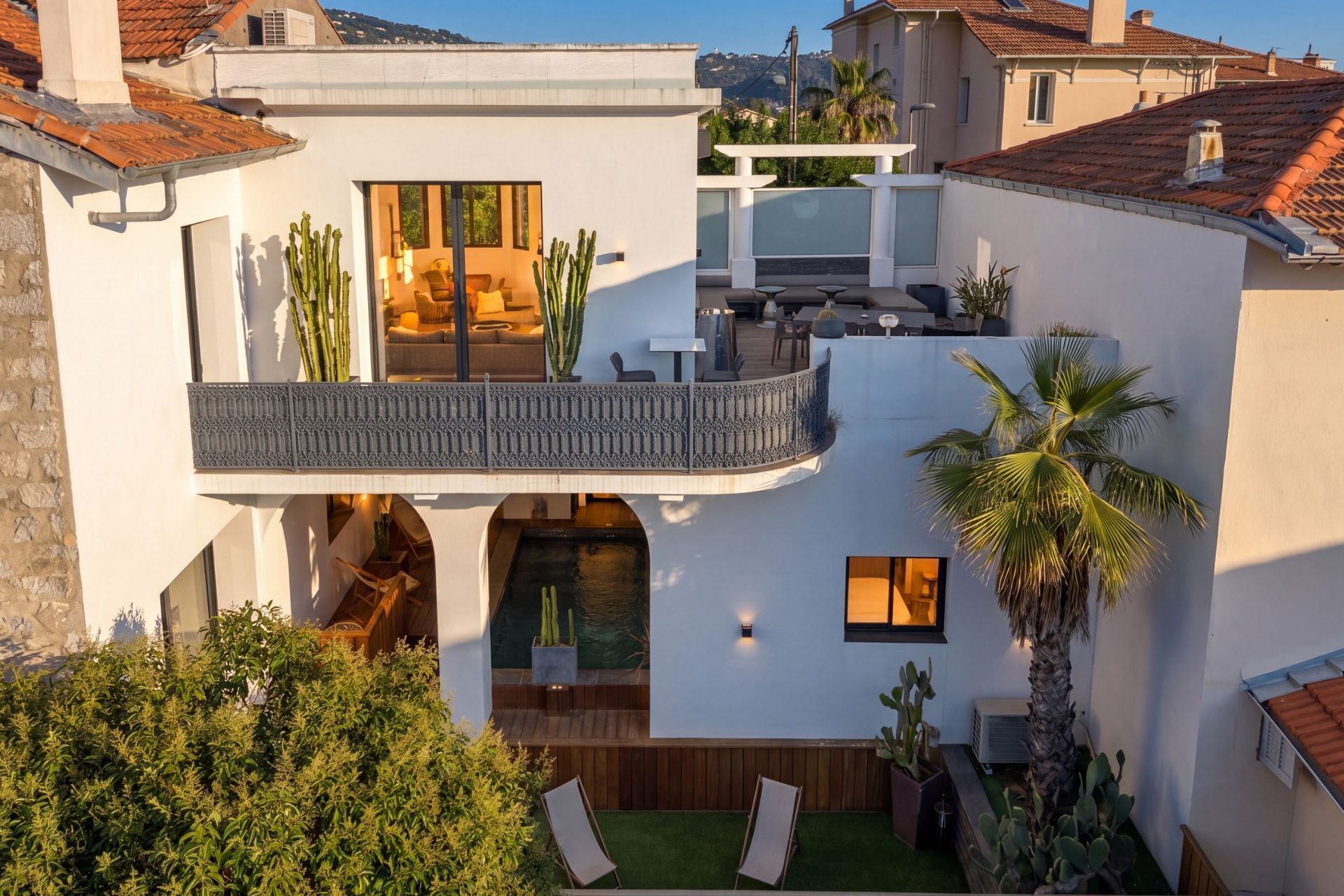 townhouse 6 Rooms for sale on CANNES (06400)