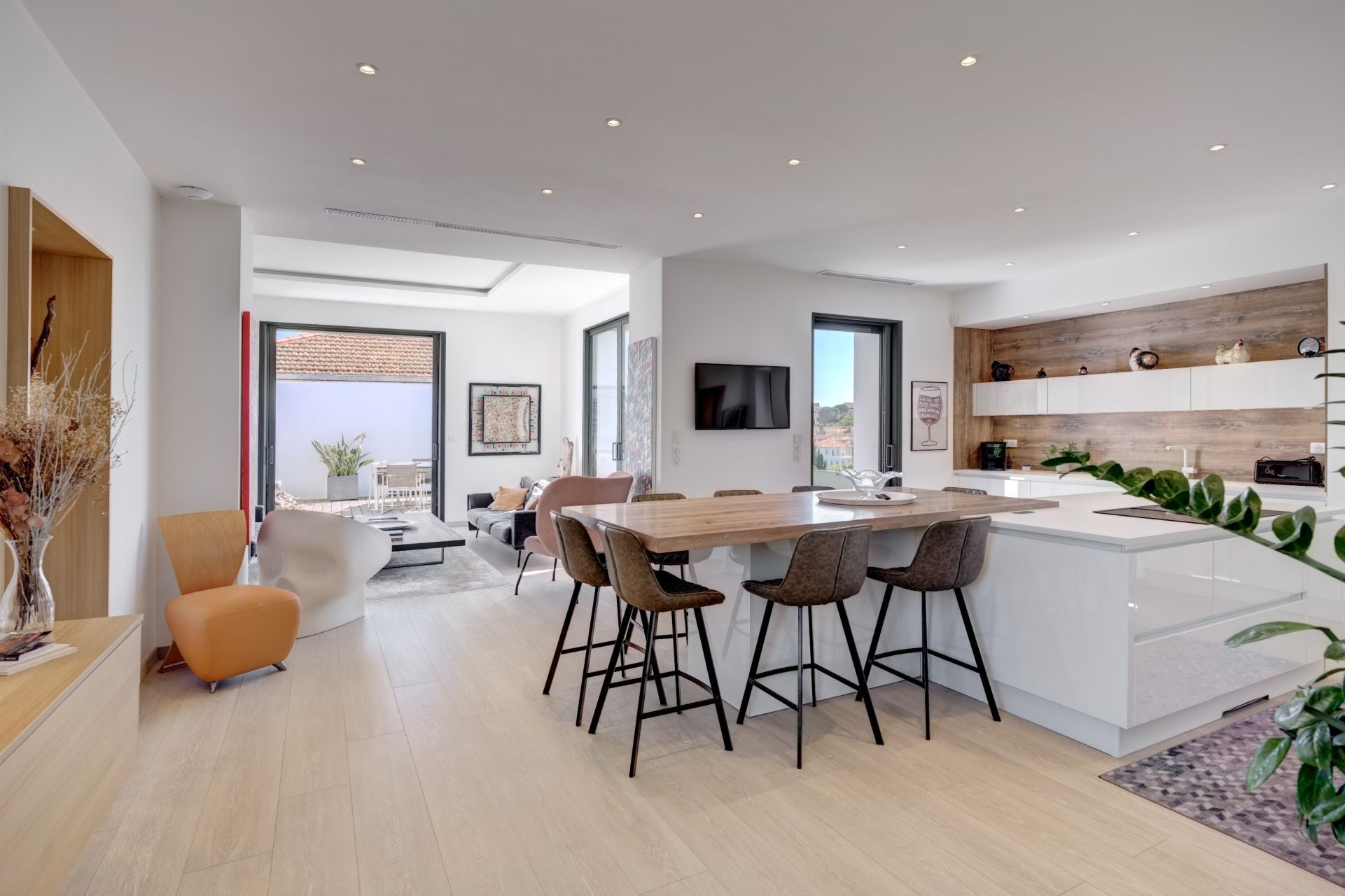 townhouse 6 Rooms for sale on CANNES (06400)