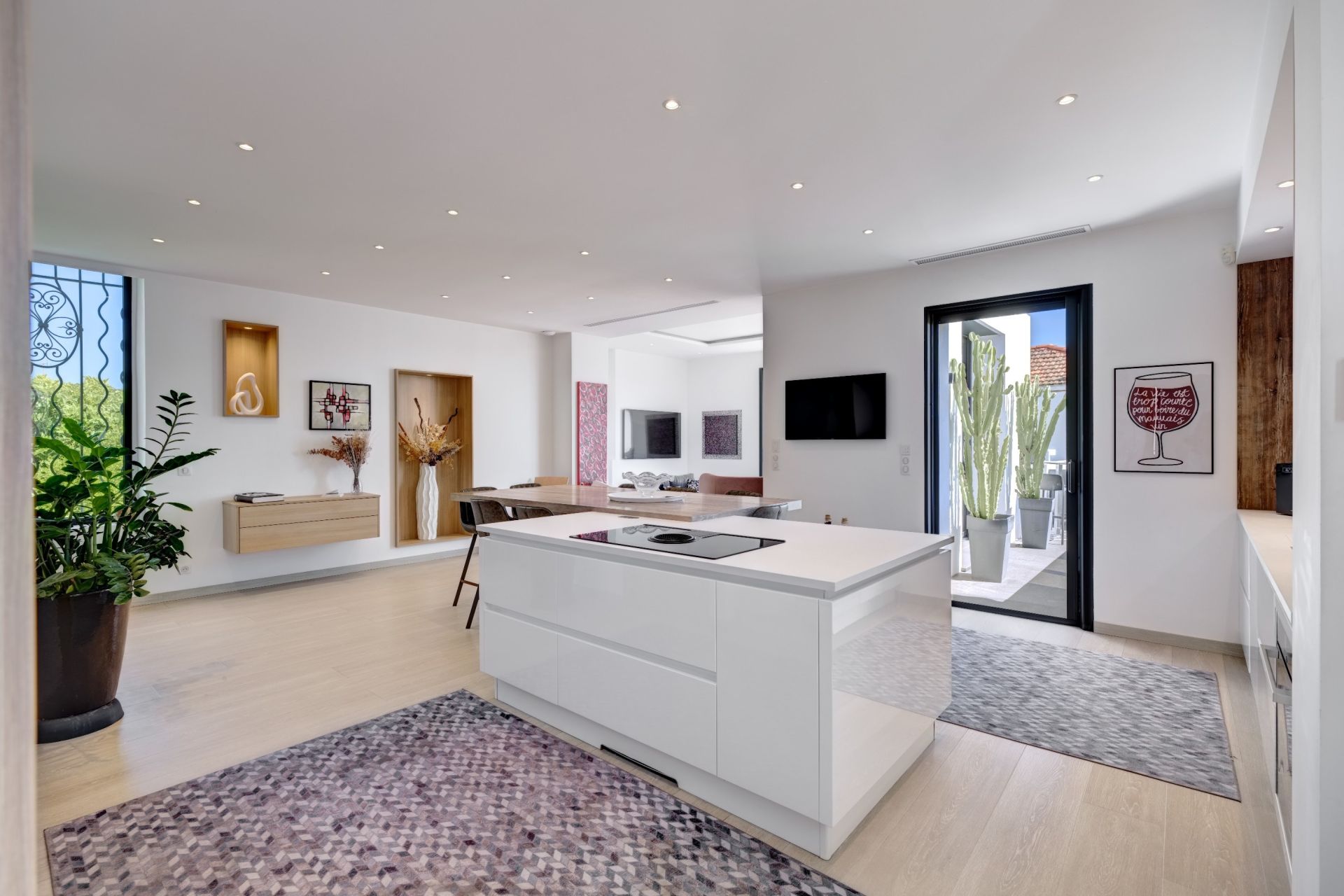 townhouse 6 Rooms for sale on CANNES (06400)