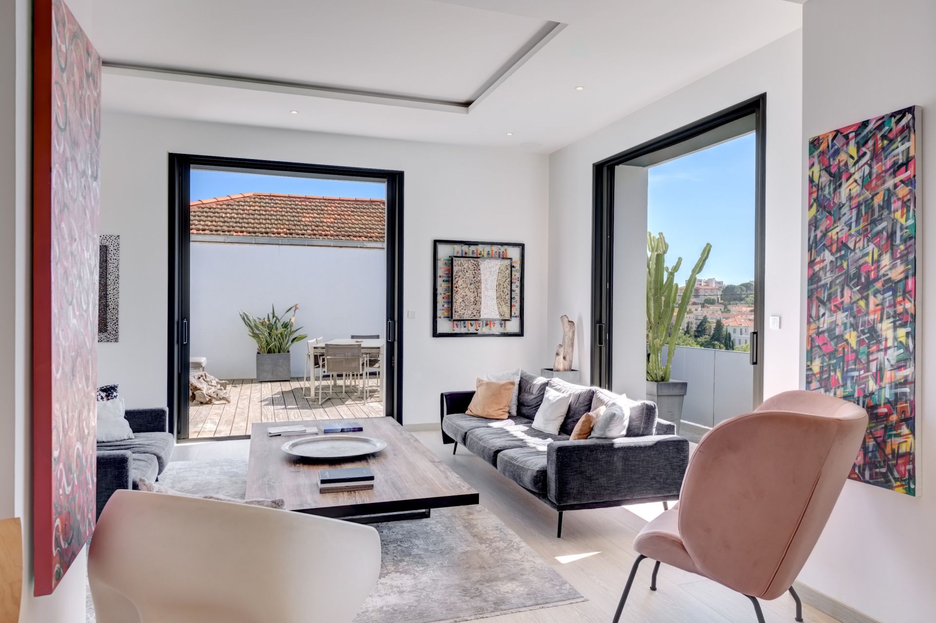 townhouse 6 Rooms for sale on CANNES (06400)