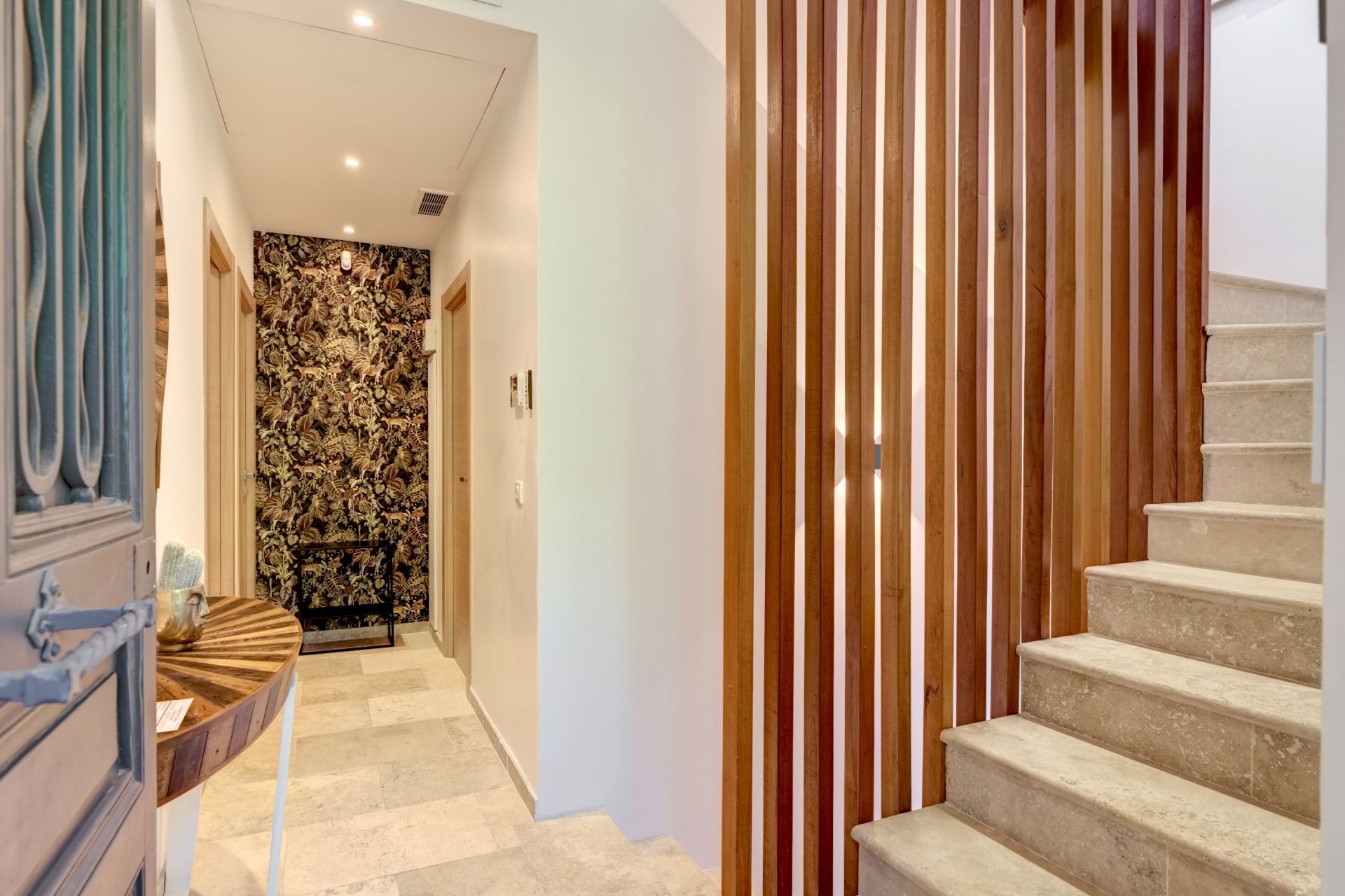 townhouse 6 Rooms for sale on CANNES (06400)