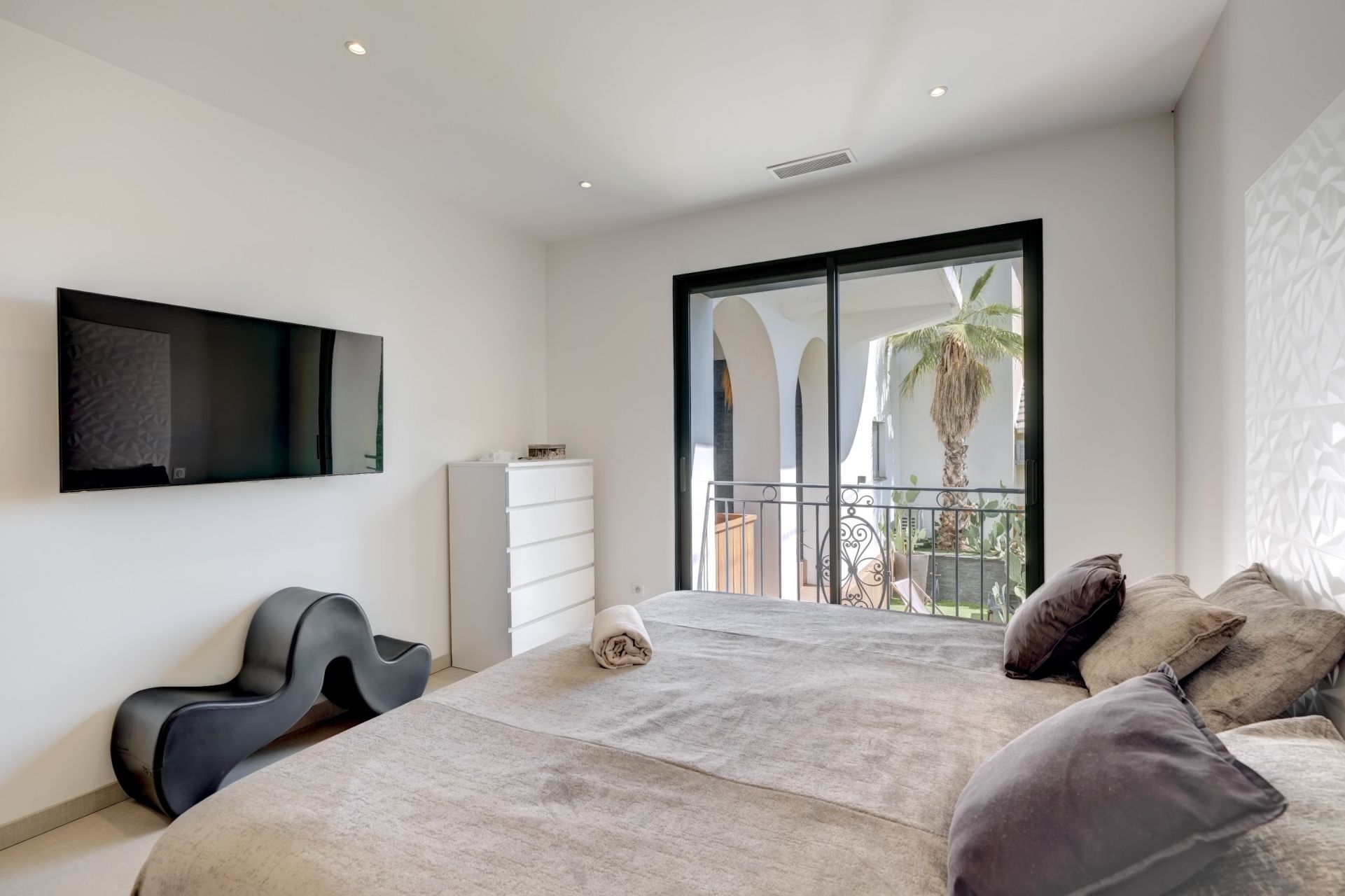 townhouse 6 Rooms for sale on CANNES (06400)