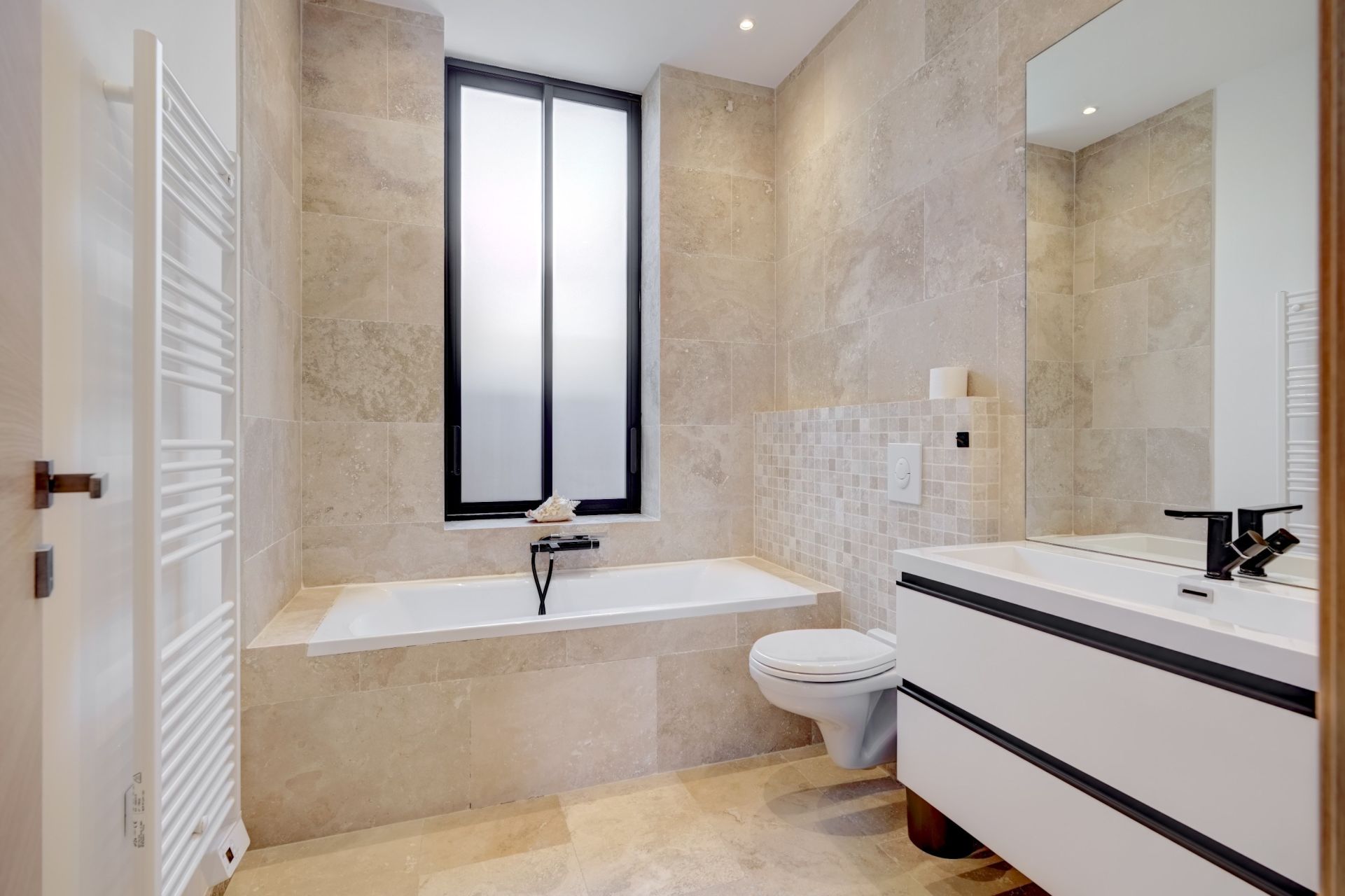 townhouse 6 Rooms for sale on CANNES (06400)