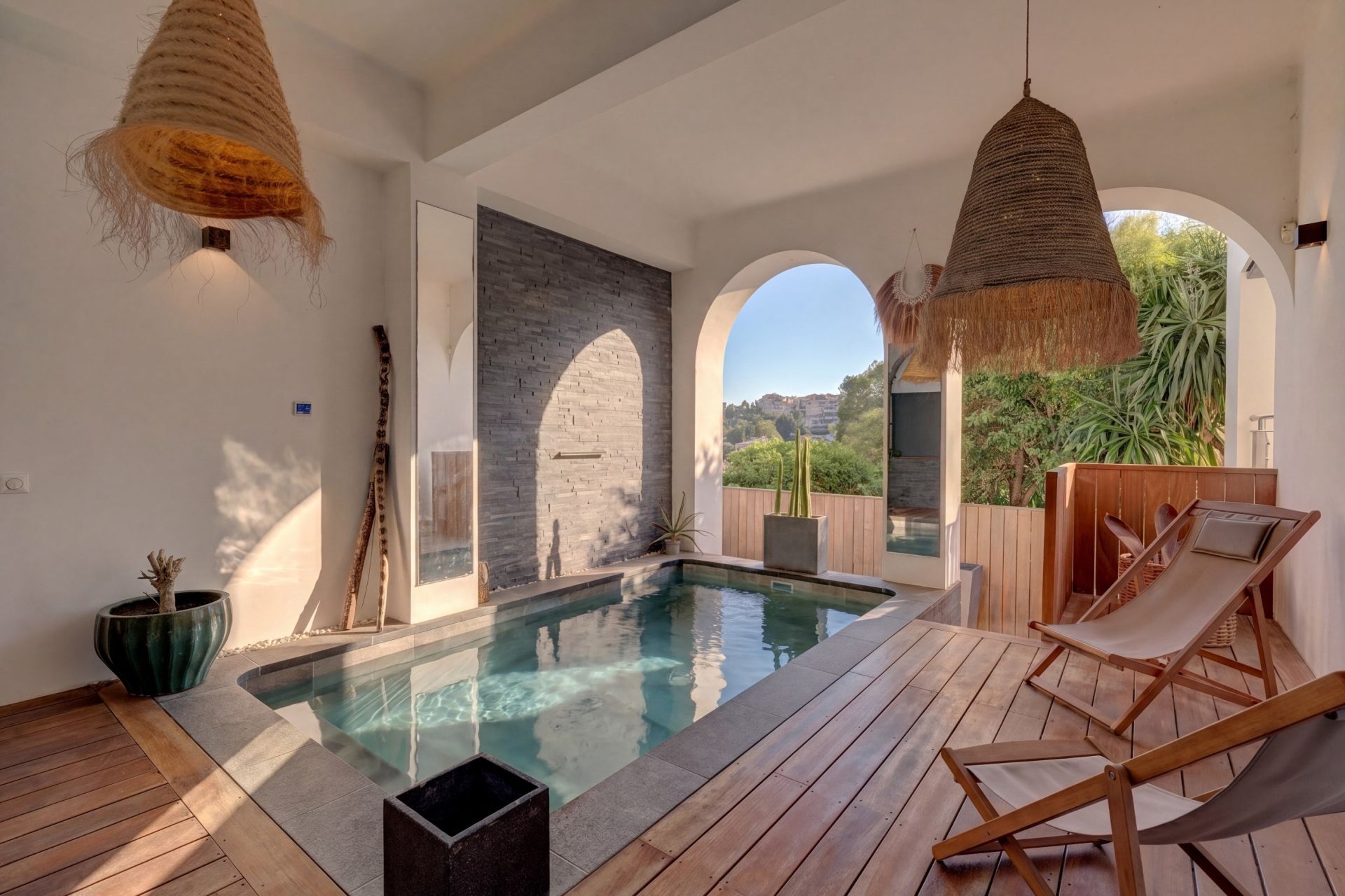 townhouse 6 Rooms for sale on CANNES (06400)