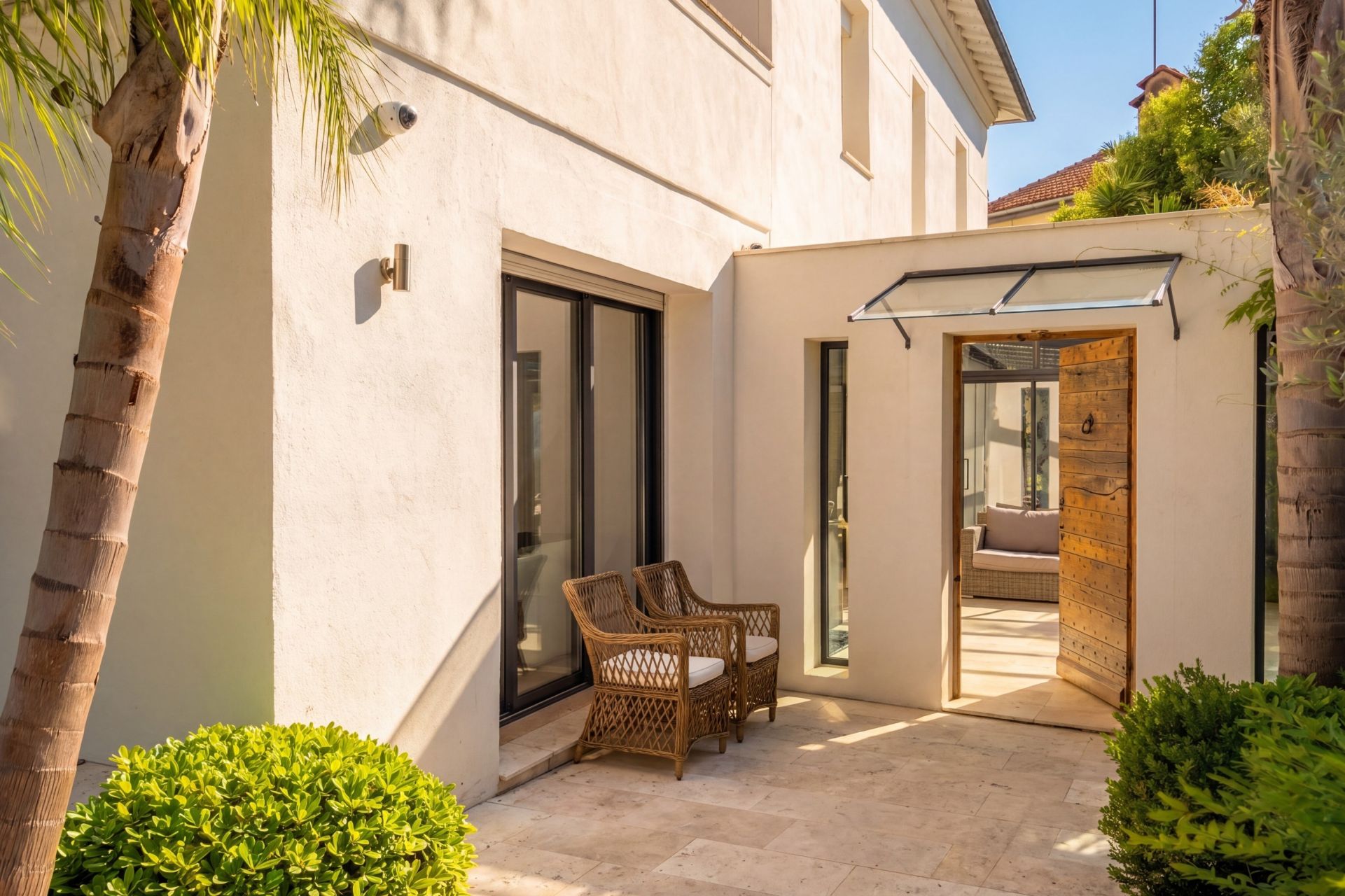 contemporary house 7 Rooms for sale on CANNES (06400)