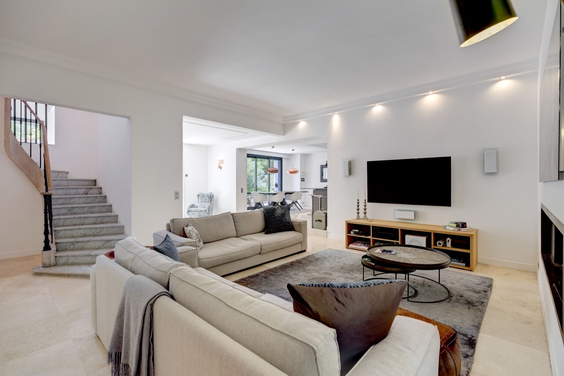 contemporary house 7 Rooms for sale on CANNES (06400)