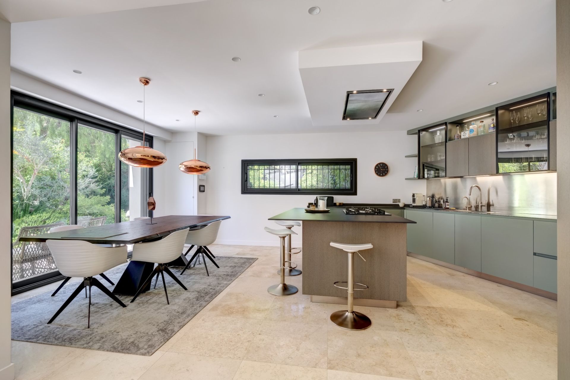 contemporary house 7 Rooms for sale on CANNES (06400)