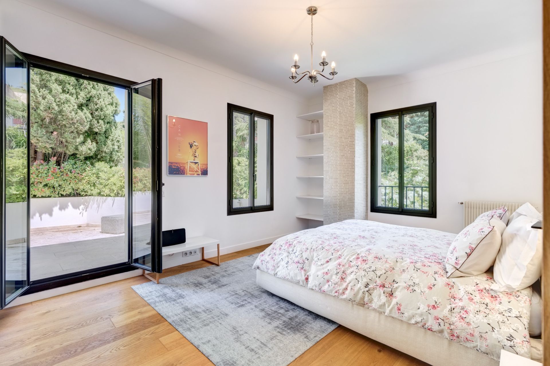 contemporary house 7 Rooms for sale on CANNES (06400)