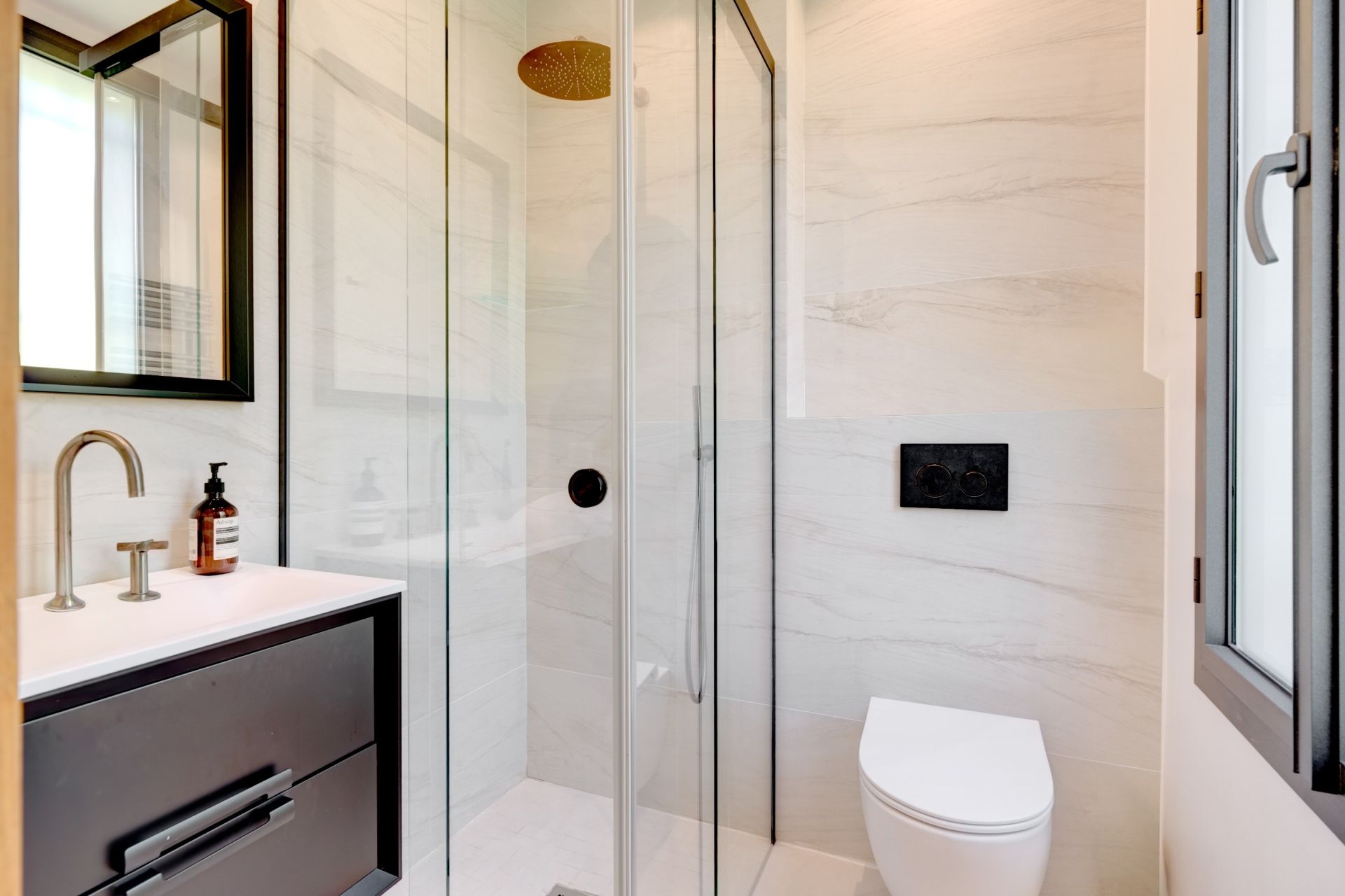 contemporary house 7 Rooms for sale on CANNES (06400)