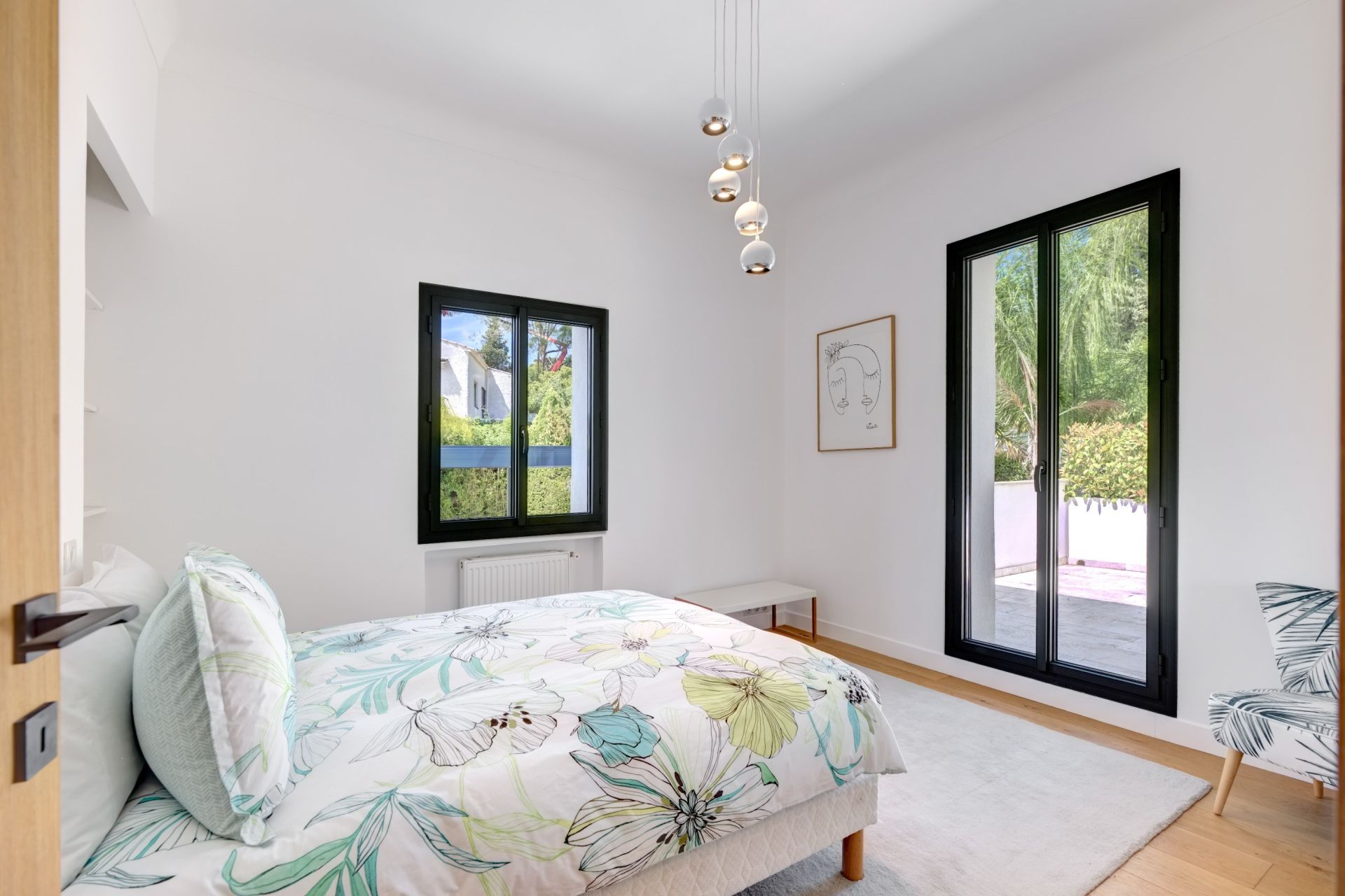 contemporary house 7 Rooms for sale on CANNES (06400)