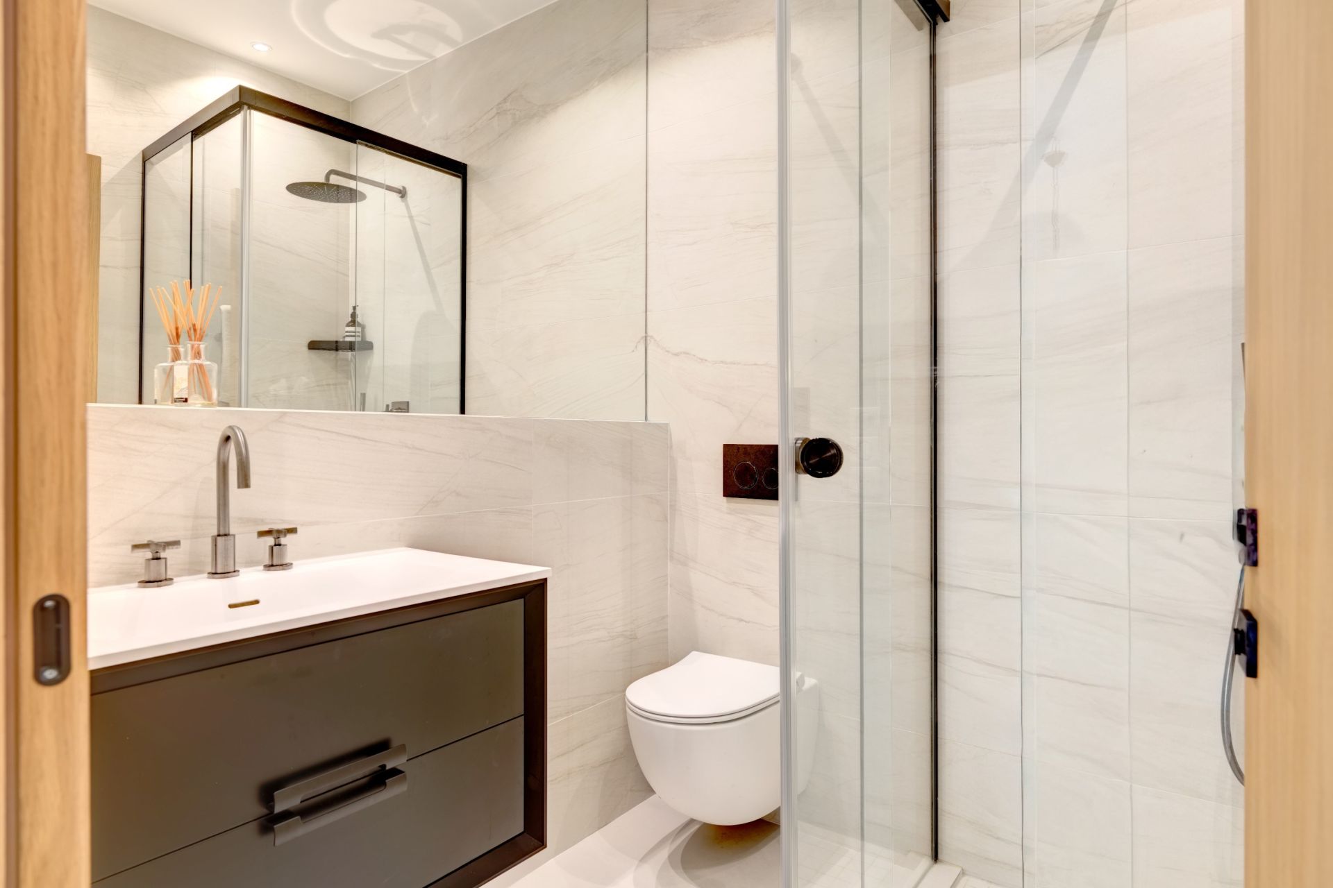 contemporary house 7 Rooms for sale on CANNES (06400)