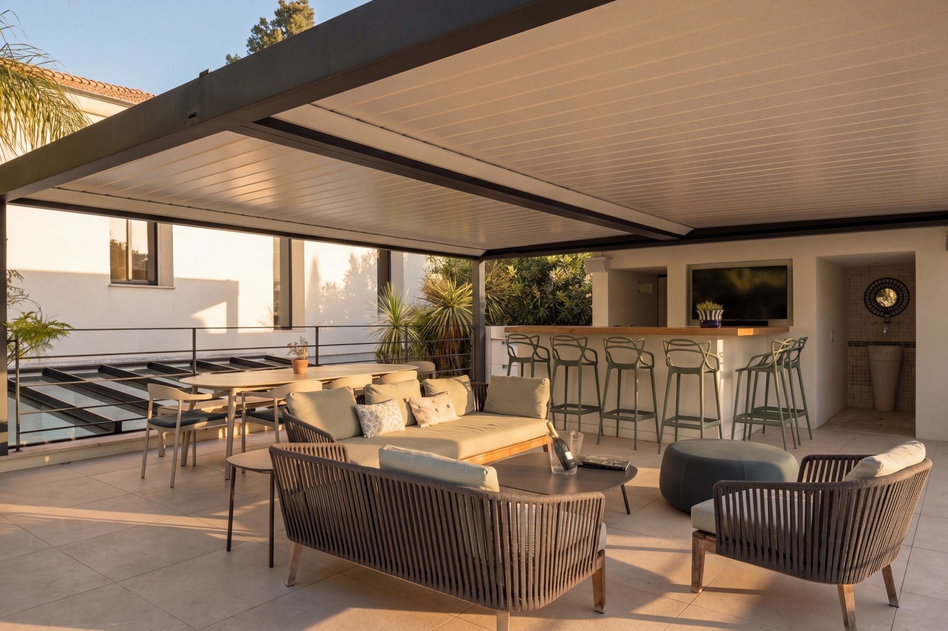 contemporary house 7 Rooms for sale on CANNES (06400)