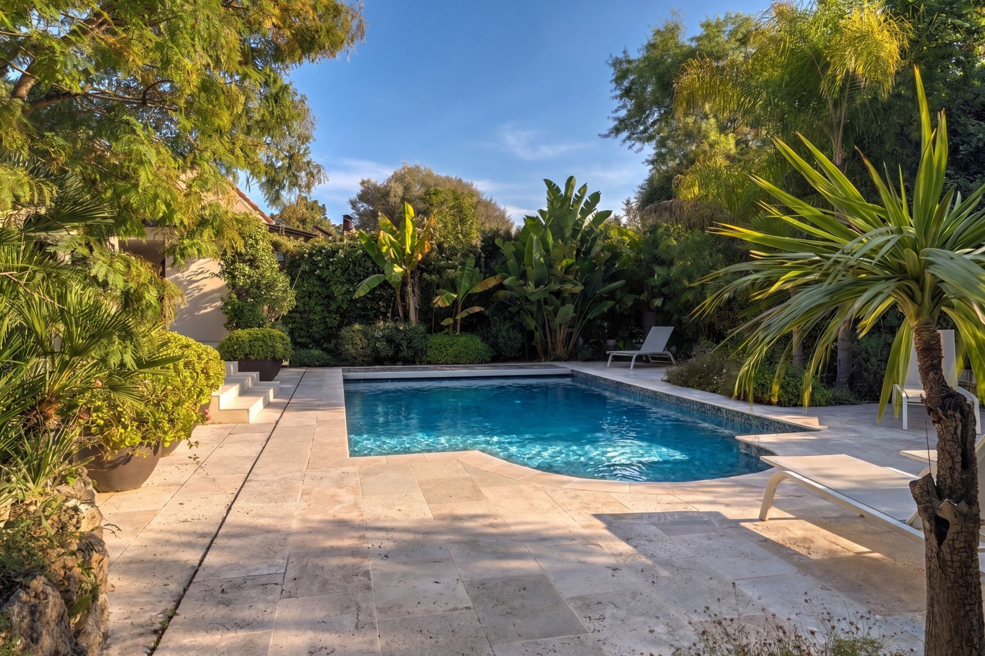 contemporary house 7 Rooms for sale on CANNES (06400)