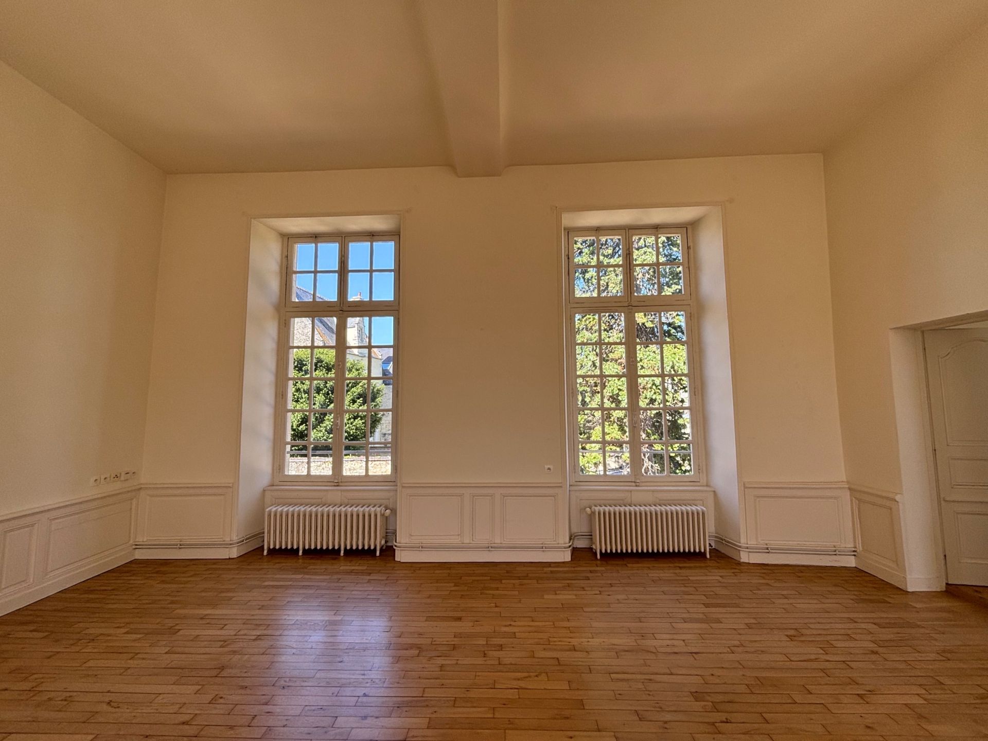 luxury apartment 5 Rooms for sale on BAYEUX (14400)